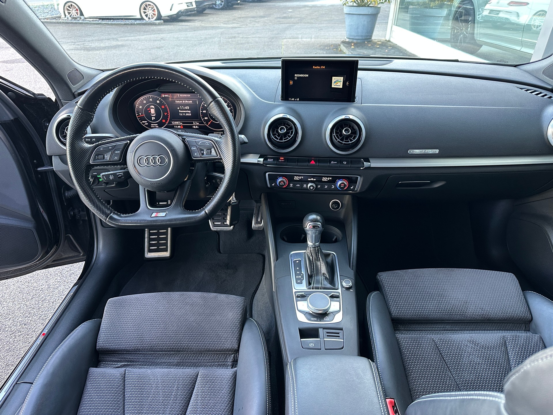 AUDI A3 Sportback 2.0 TFSI Sport quattro S-Line-image-10