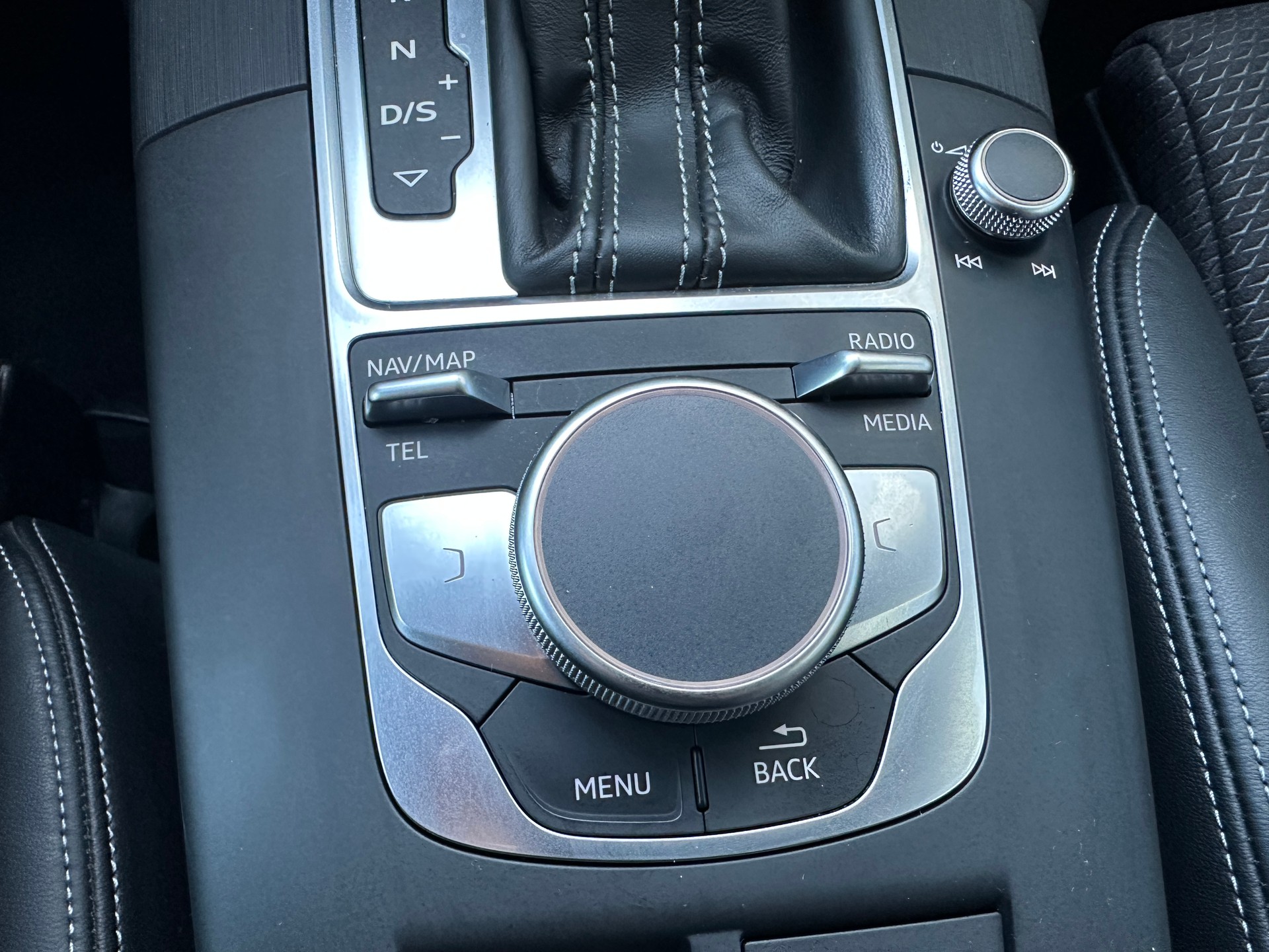 AUDI A3 Sportback 2.0 TFSI Sport quattro S-Line-image-7