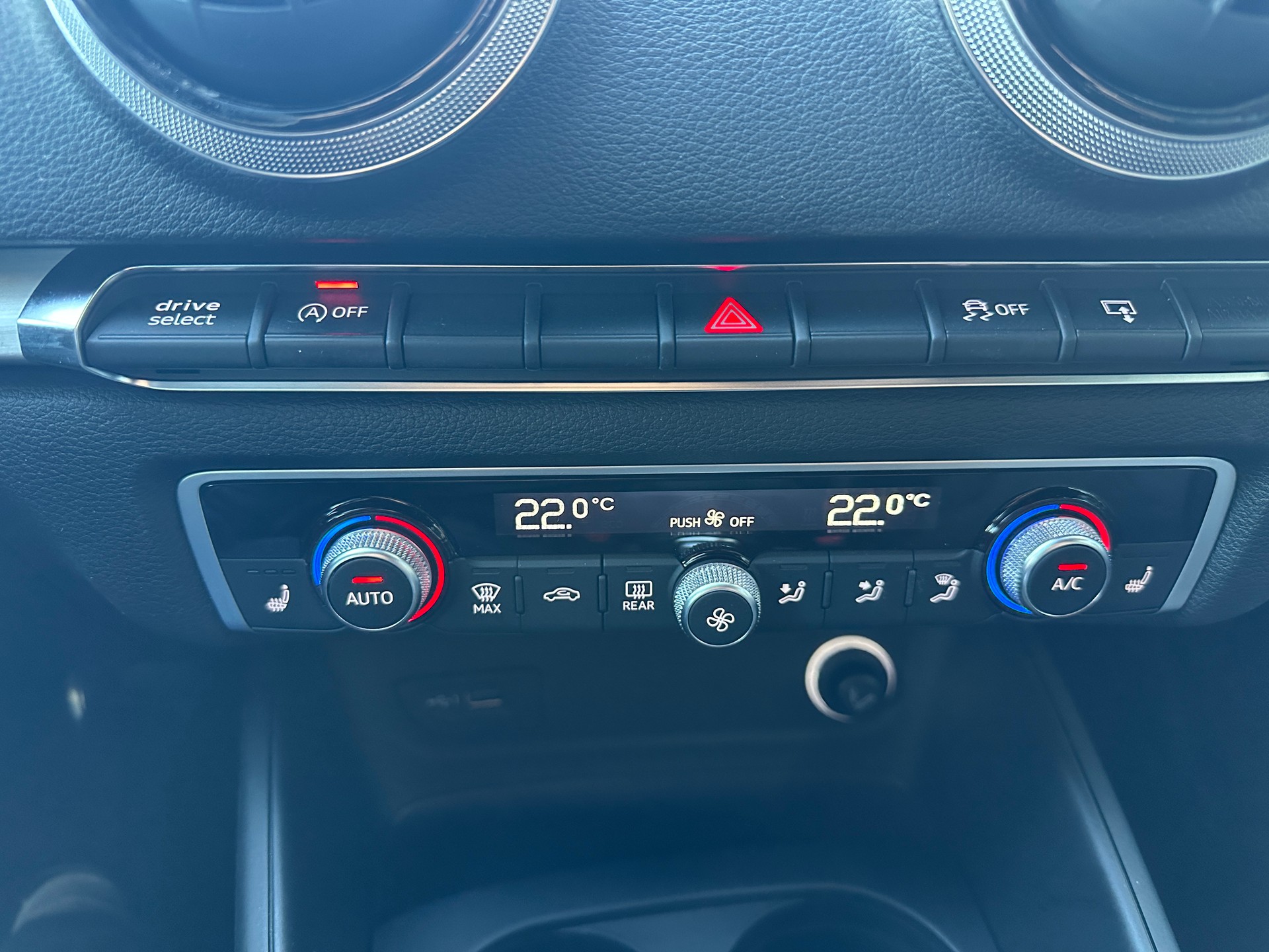 AUDI A3 Sportback 2.0 TFSI Sport quattro S-Line-image-8