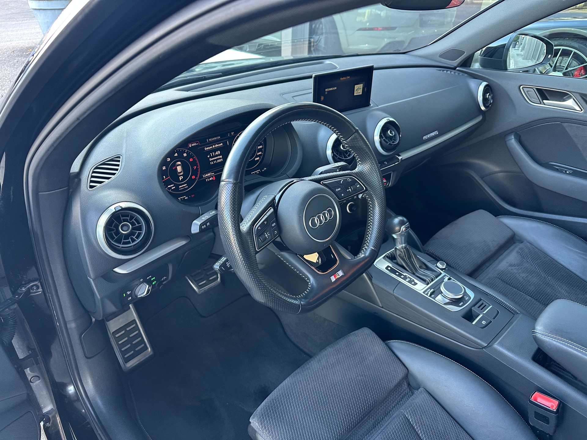 AUDI A3 Sportback 2.0 TFSI Sport quattro S-Line-image-13