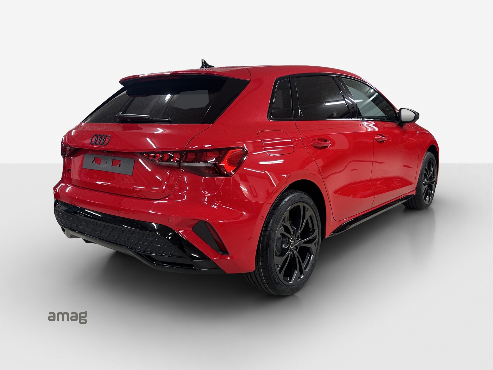 AUDI A3 Sportback TFSI 110 kW S line Attraction S tronic-image-4