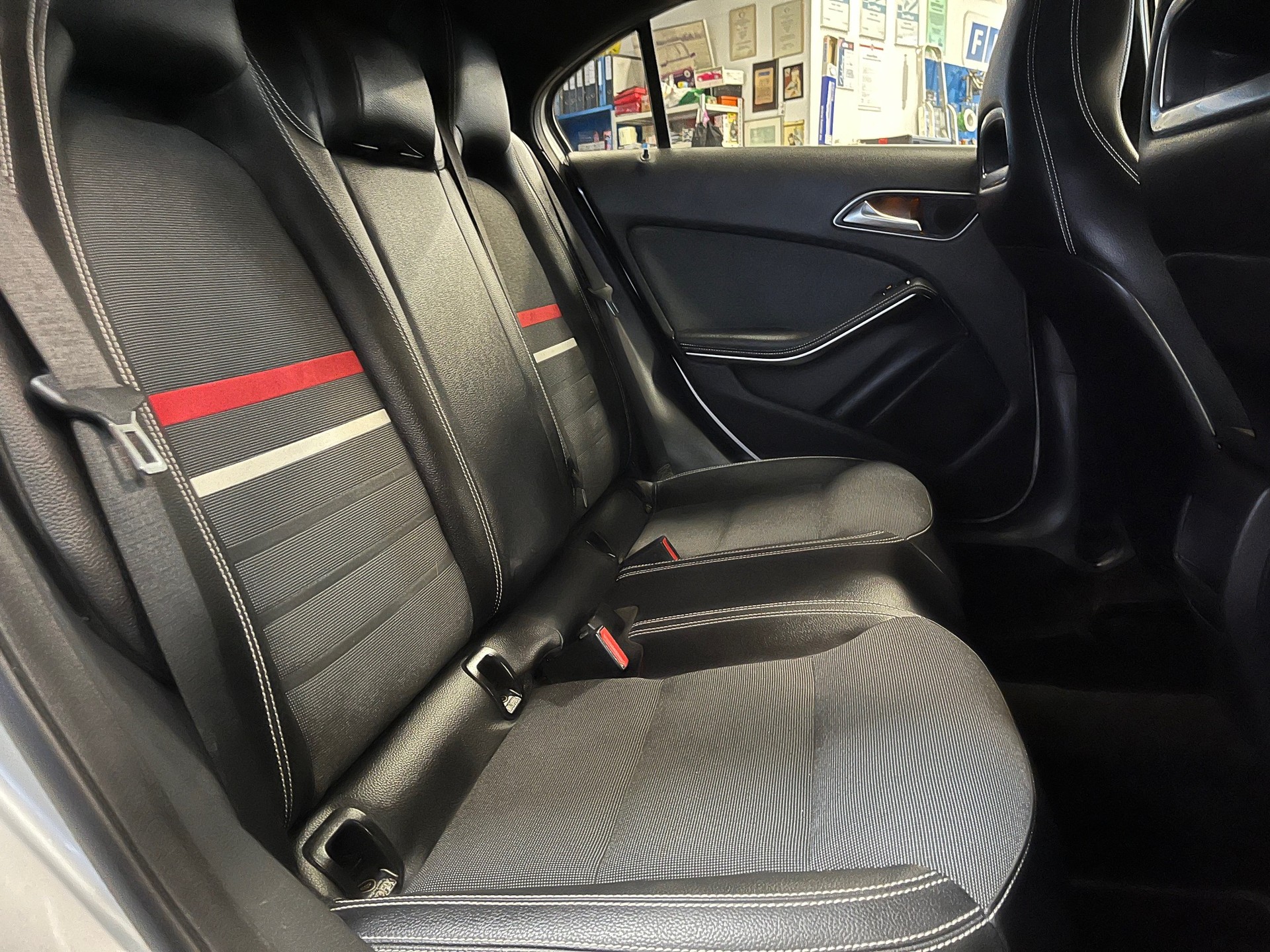 MERCEDES-BENZ A 180 Style-image-11