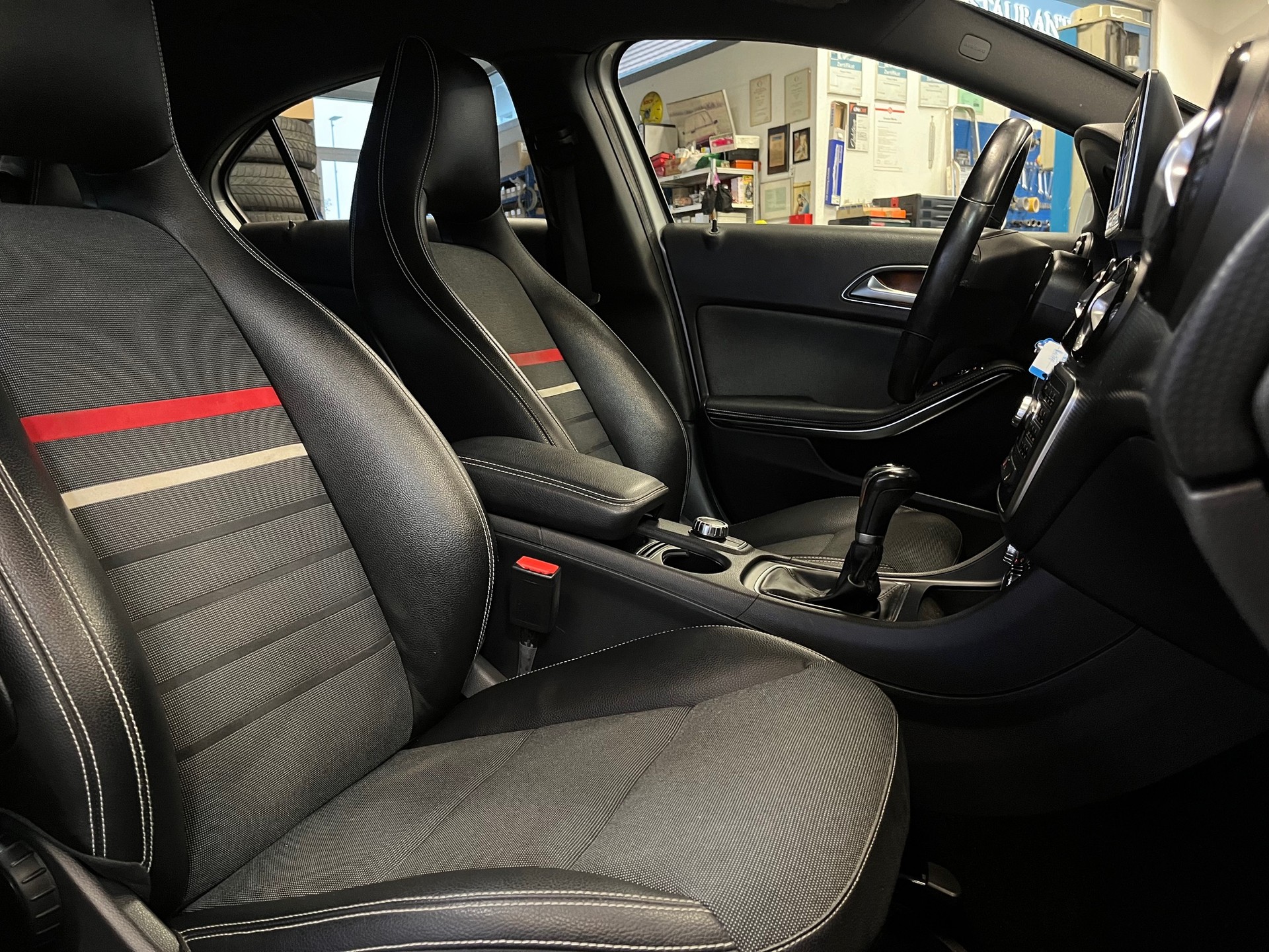 MERCEDES-BENZ A 180 Style-image-10
