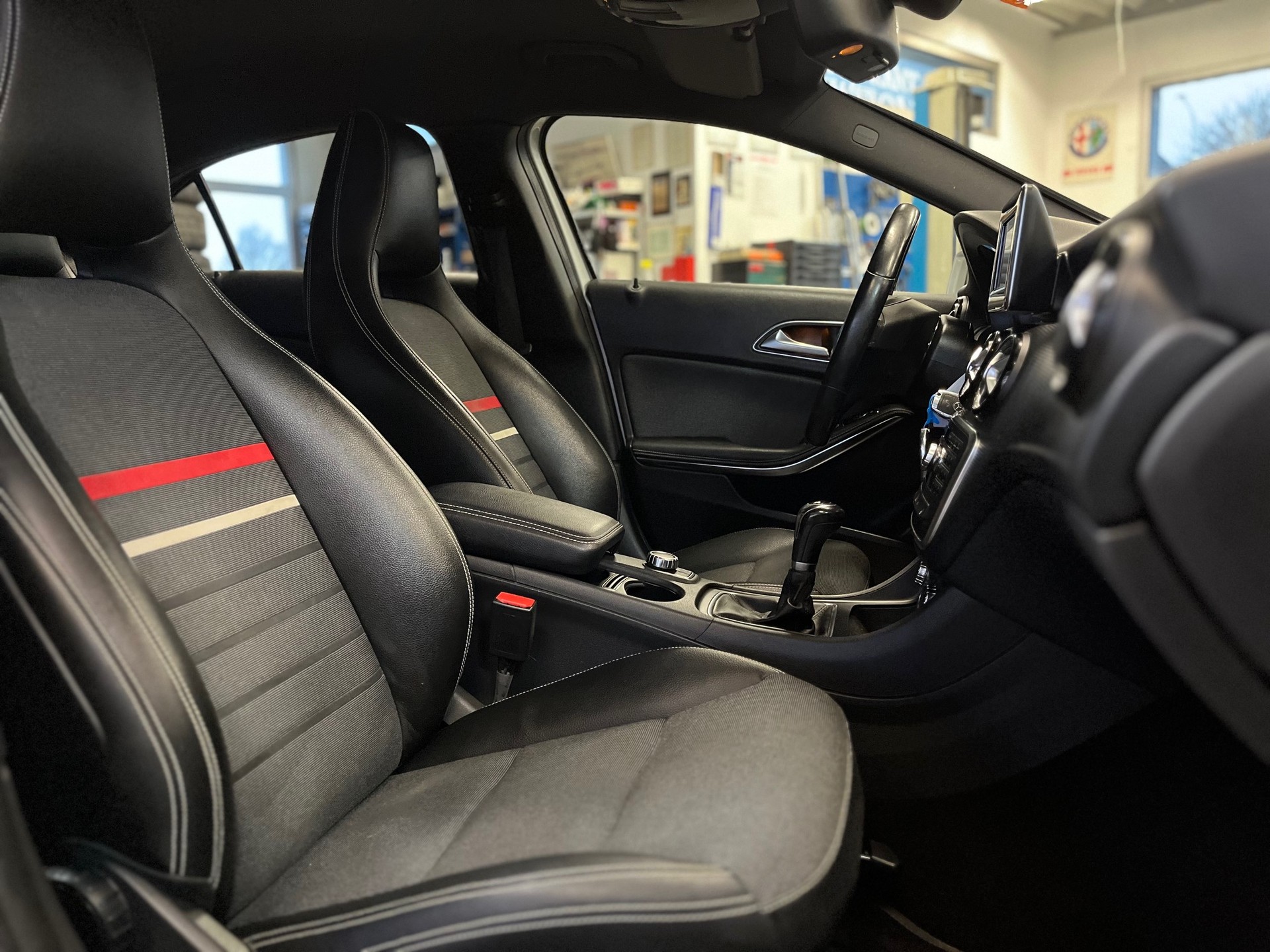 MERCEDES-BENZ A 180 Style-image-8
