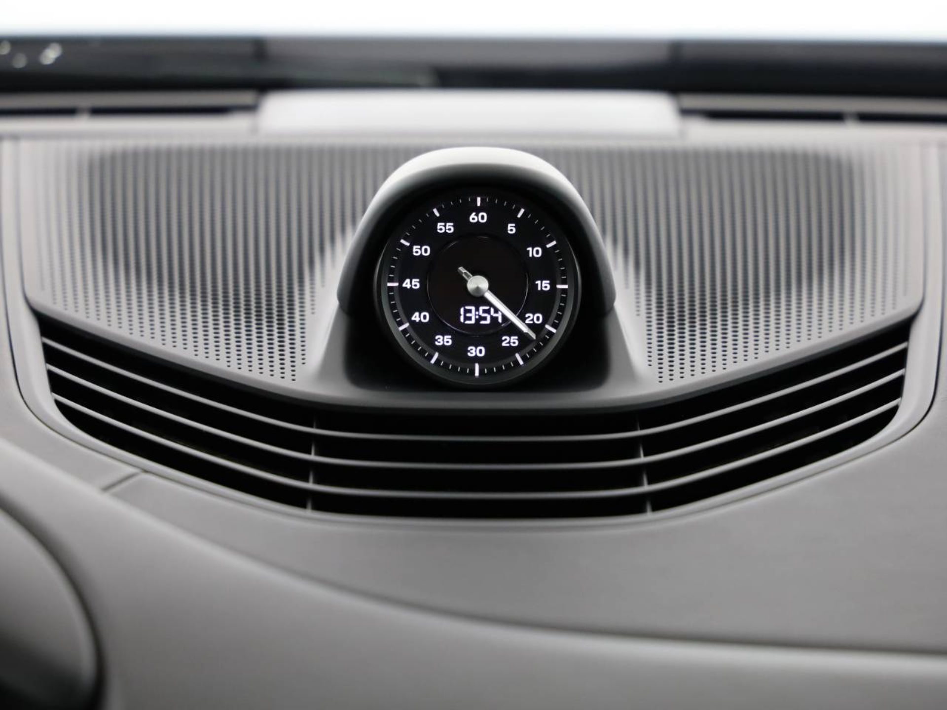 PORSCHE Taycan 4 Cross Turismo-image-13