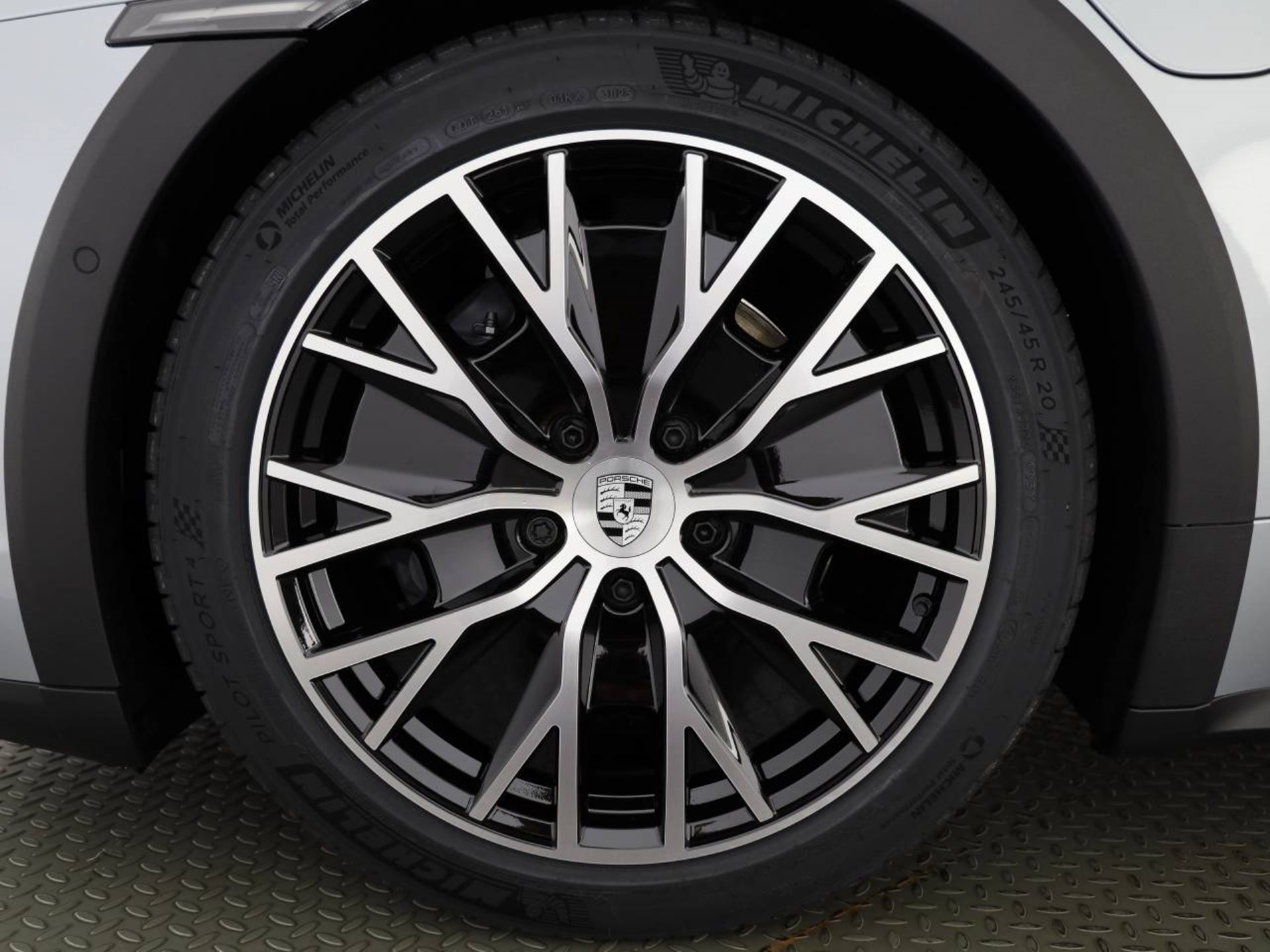 PORSCHE Taycan 4 Cross Turismo-image-5