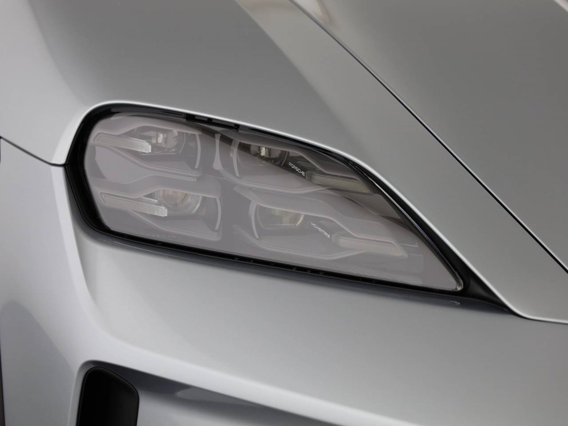 PORSCHE Taycan 4 Cross Turismo-image-8