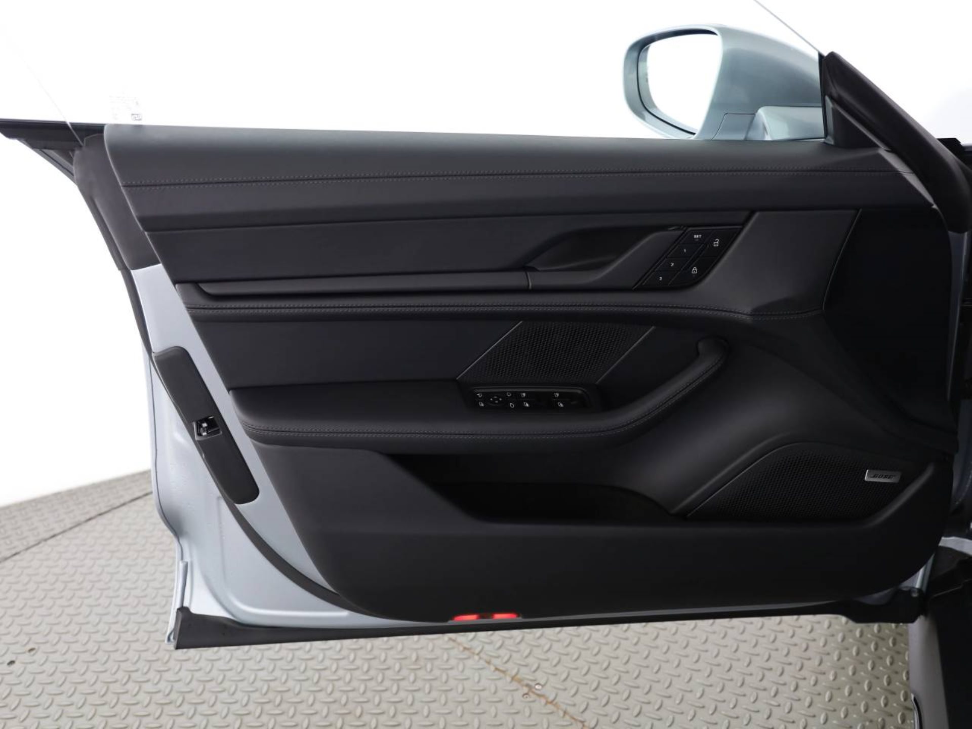 PORSCHE Taycan 4 Cross Turismo-image-19