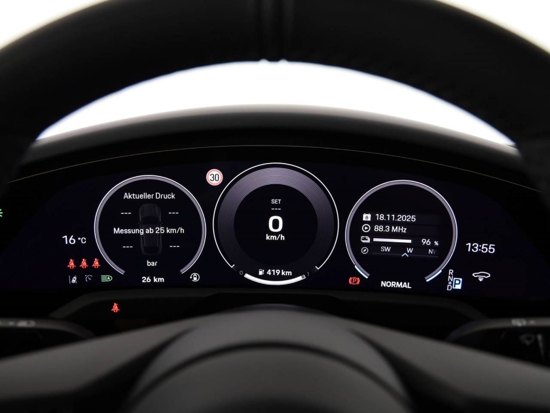 PORSCHE Taycan 4 Cross Turismo-image-11