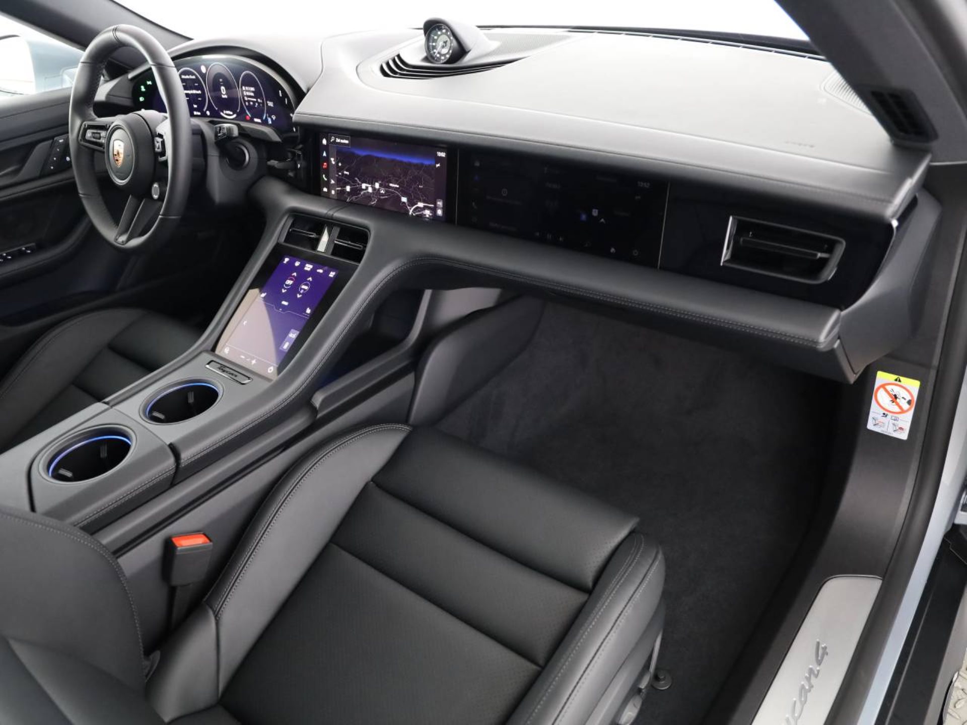 PORSCHE Taycan 4 Cross Turismo-image-10