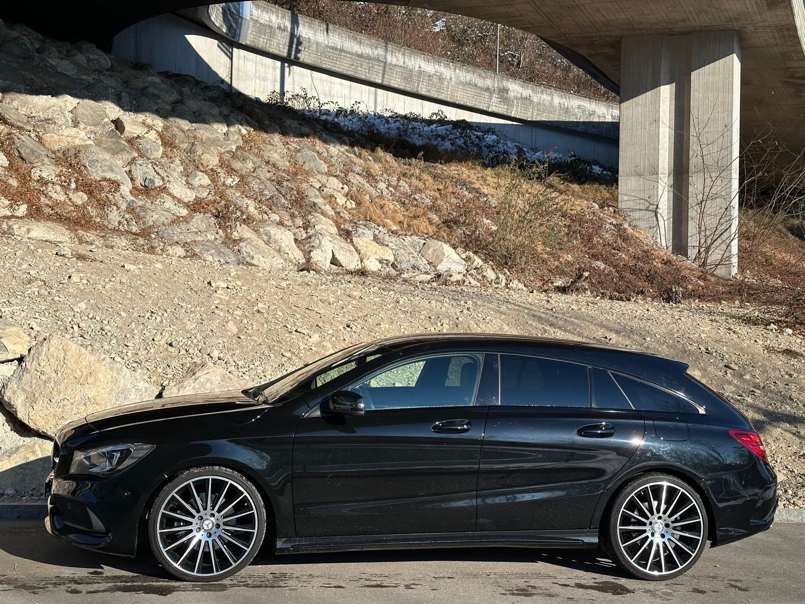 MERCEDES-BENZ CLA Shooting Brake 220 AMG Line 4Matic 7G-DCT-image-2