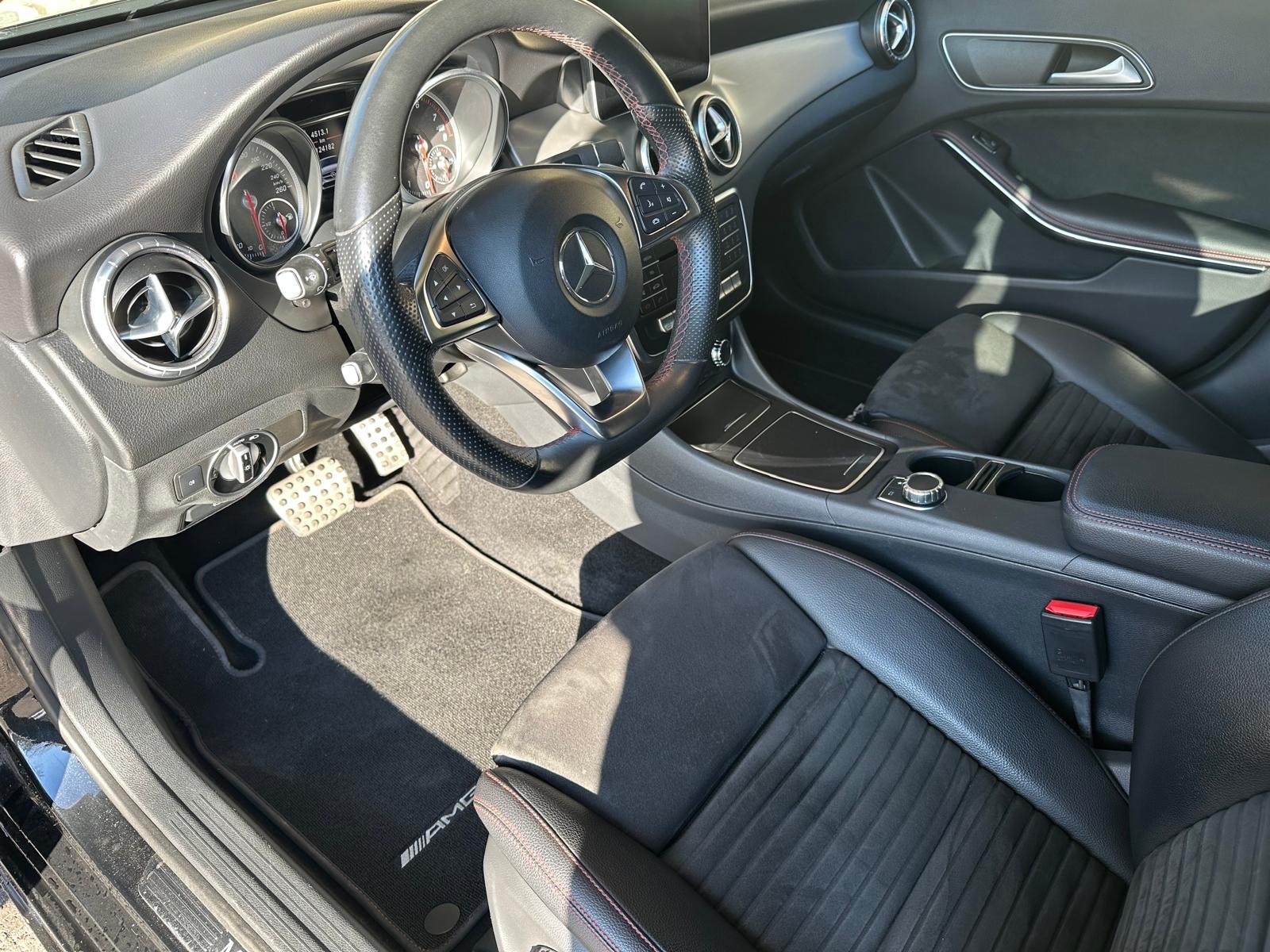 MERCEDES-BENZ CLA Shooting Brake 220 AMG Line 4Matic 7G-DCT-image-6