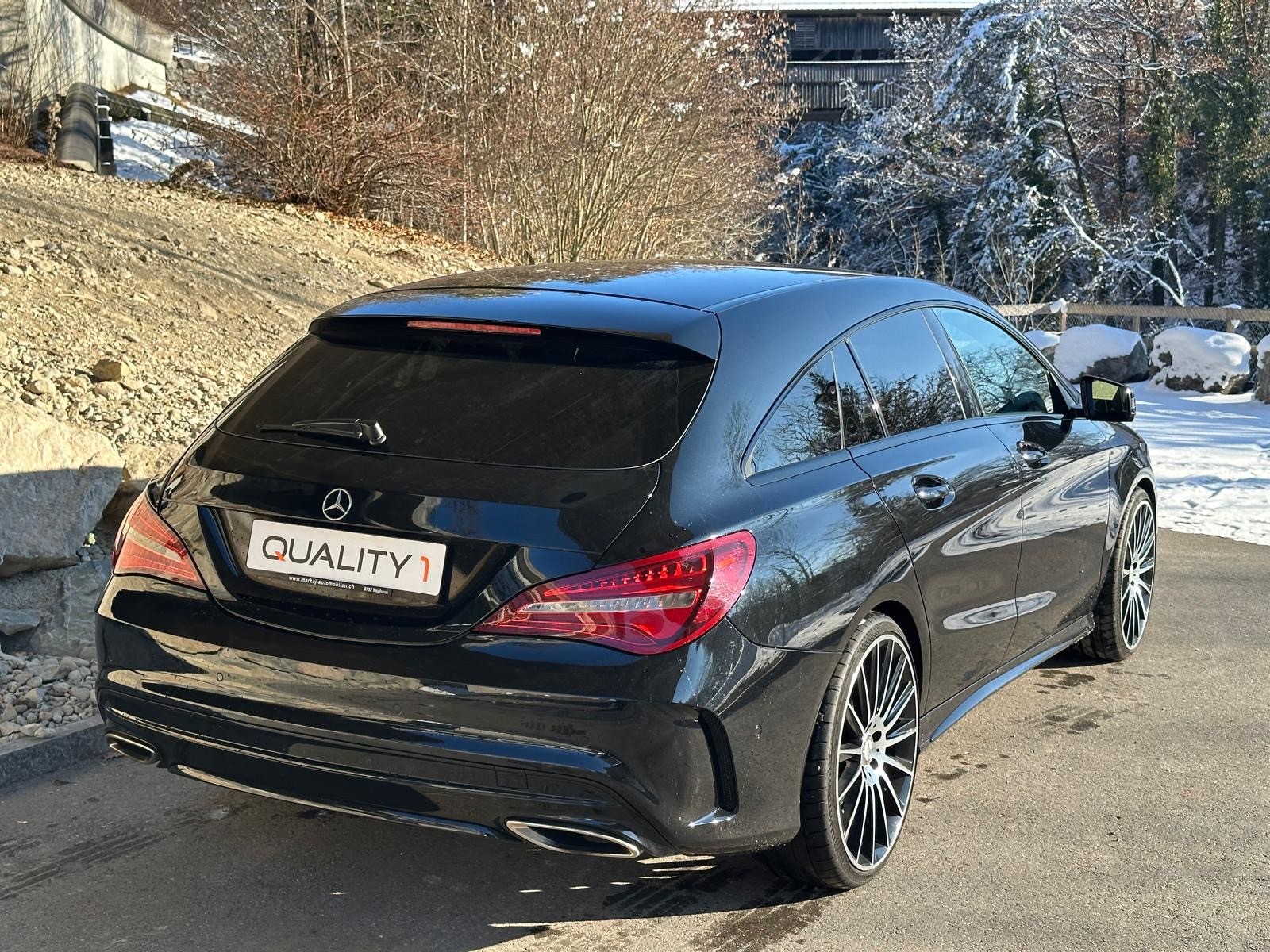 MERCEDES-BENZ CLA Shooting Brake 220 AMG Line 4Matic 7G-DCT-image-4