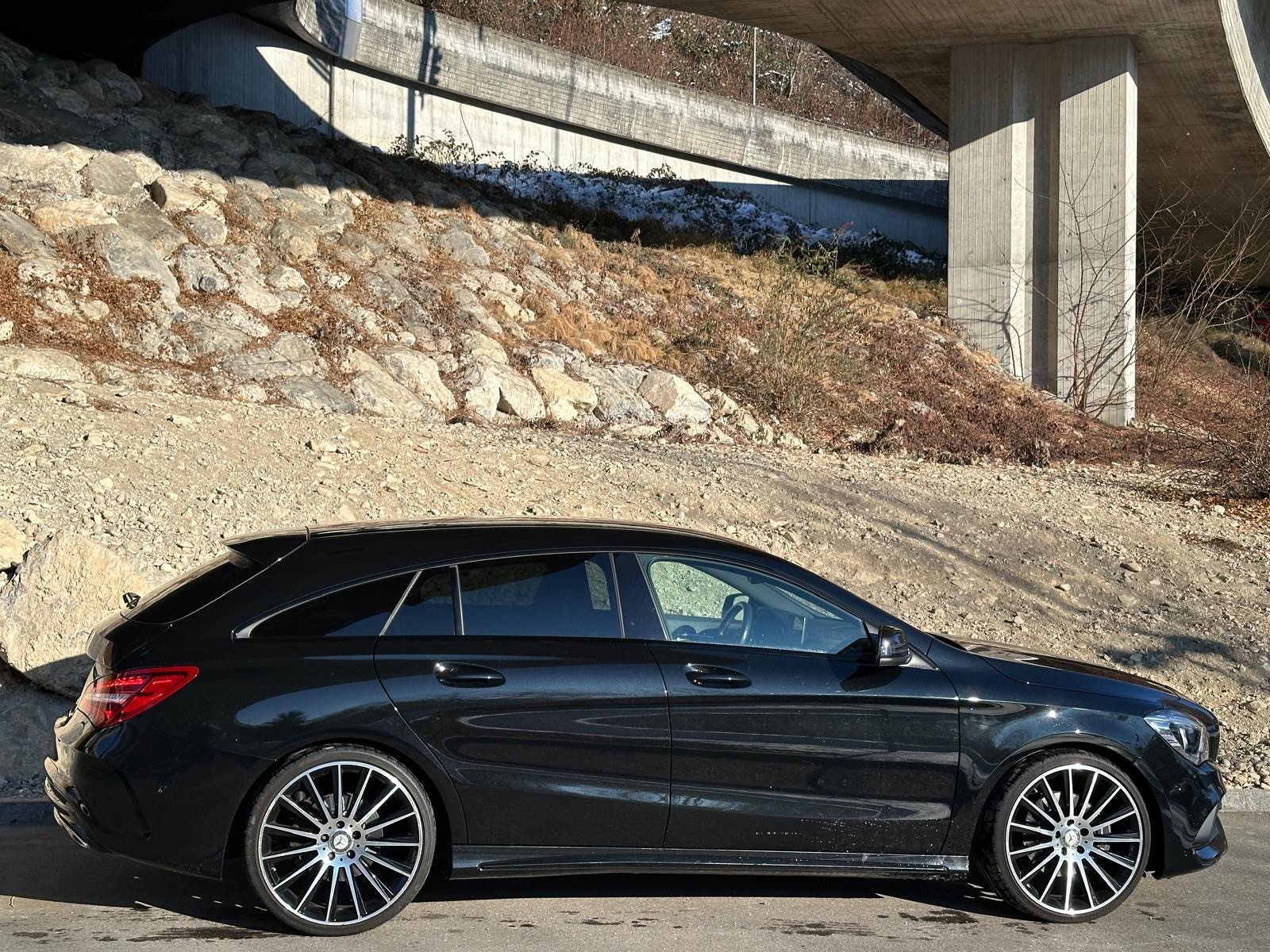 MERCEDES-BENZ CLA Shooting Brake 220 AMG Line 4Matic 7G-DCT-image-5