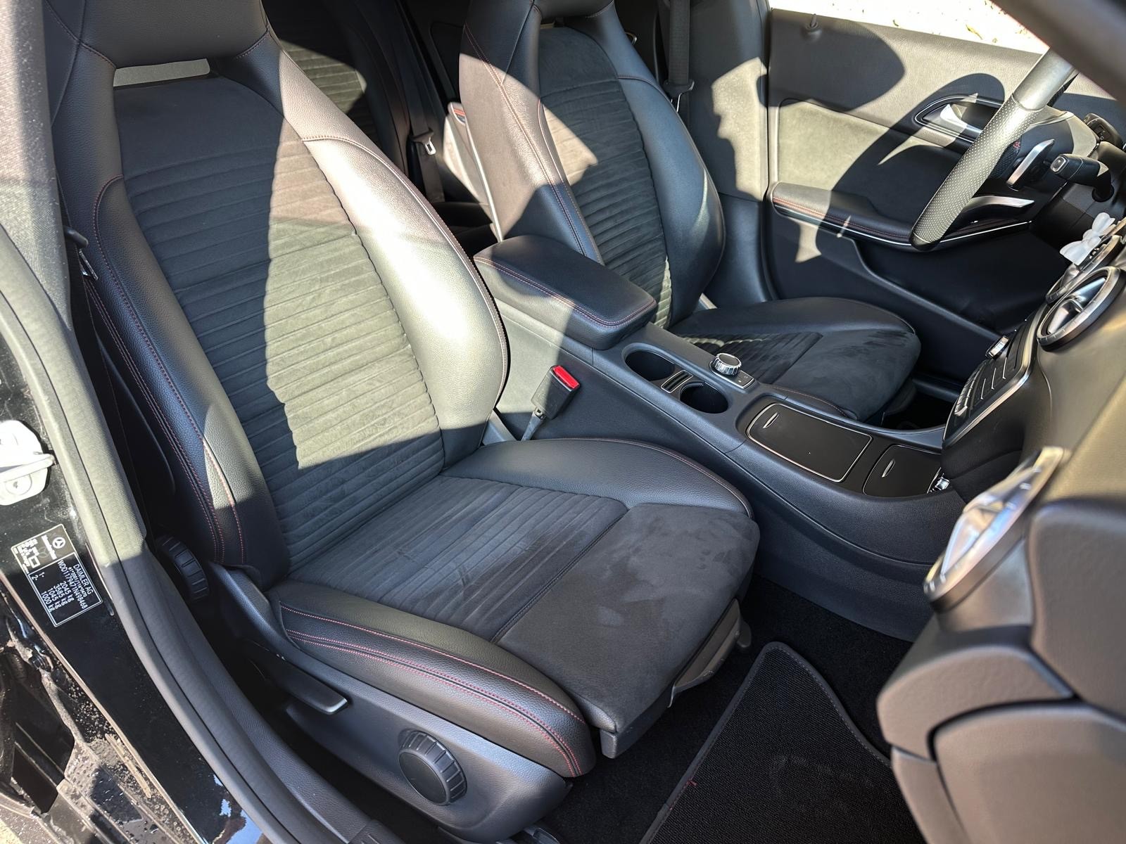 MERCEDES-BENZ CLA Shooting Brake 220 AMG Line 4Matic 7G-DCT-image-9