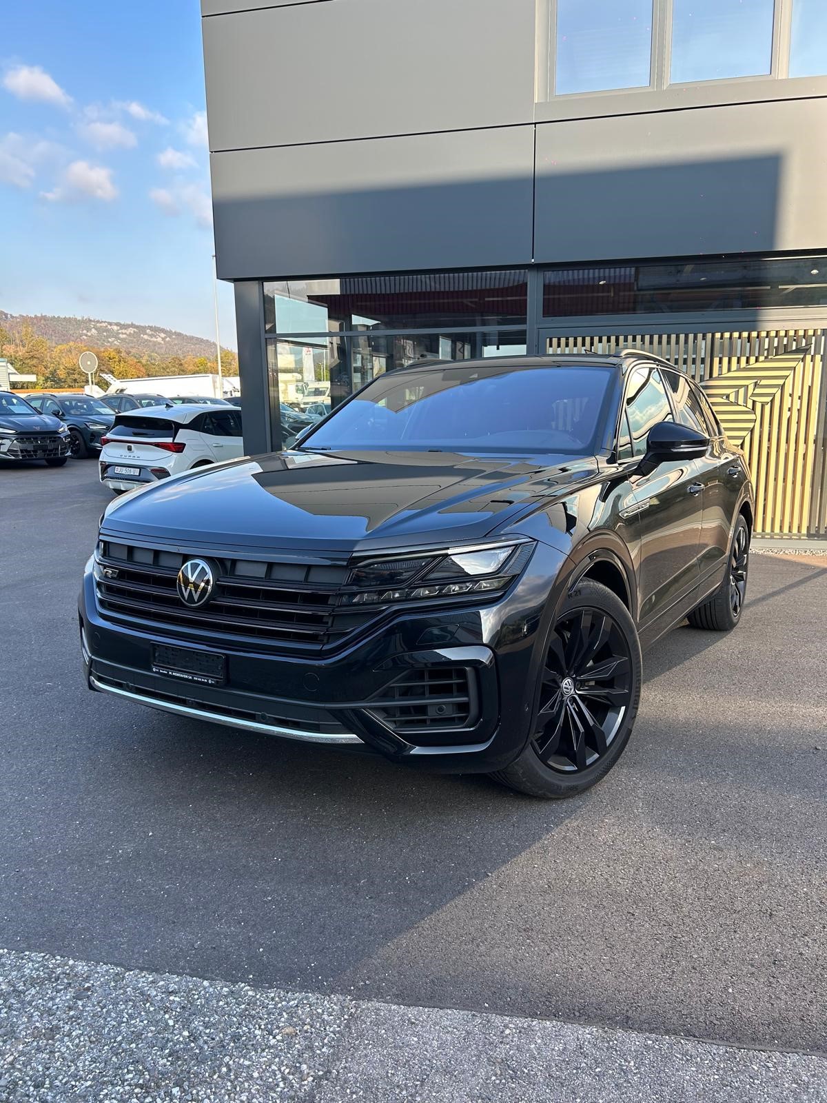 VW Touareg 3.0 TDI R Line Tiptronic-image-0