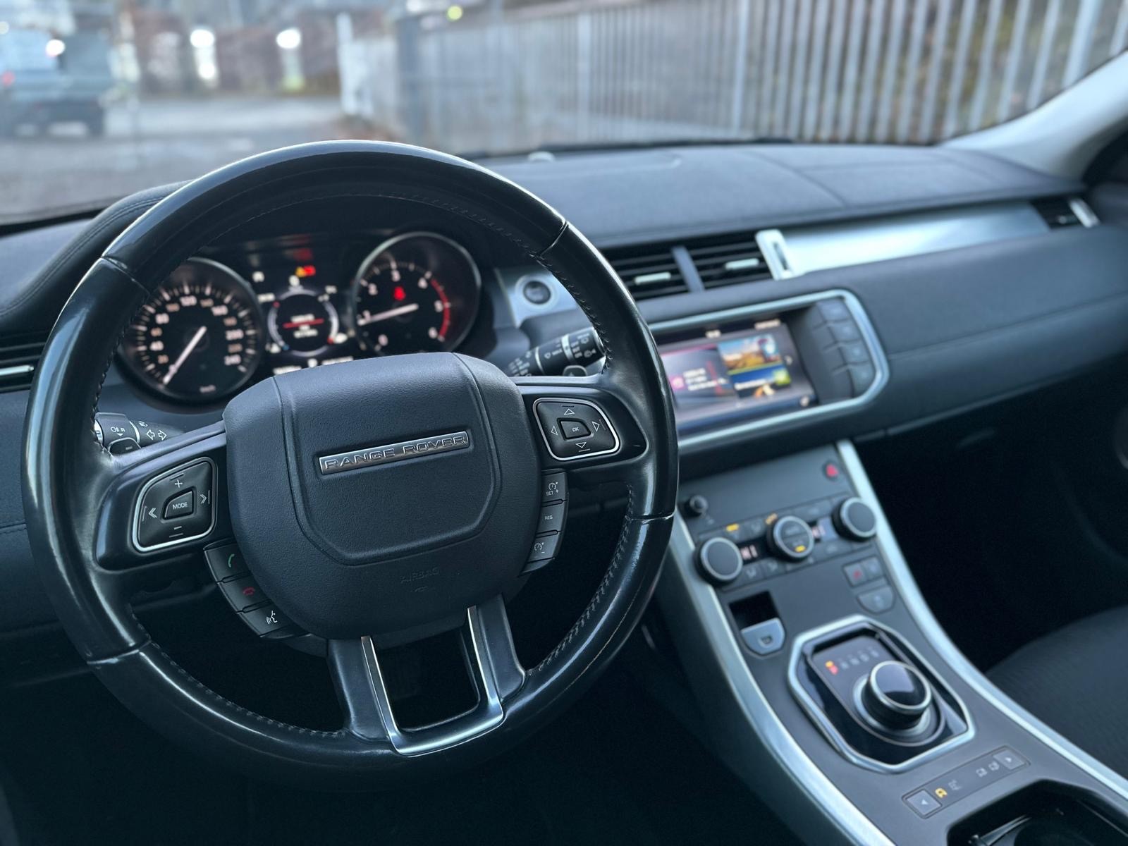 LAND ROVER Range Rover Evoque 2.0 TD4 SE Dynamic AT9-image-14