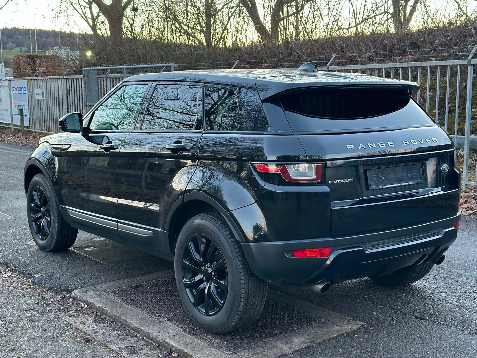 LAND ROVER Range Rover Evoque 2.0 TD4 SE Dynamic AT9-image-7