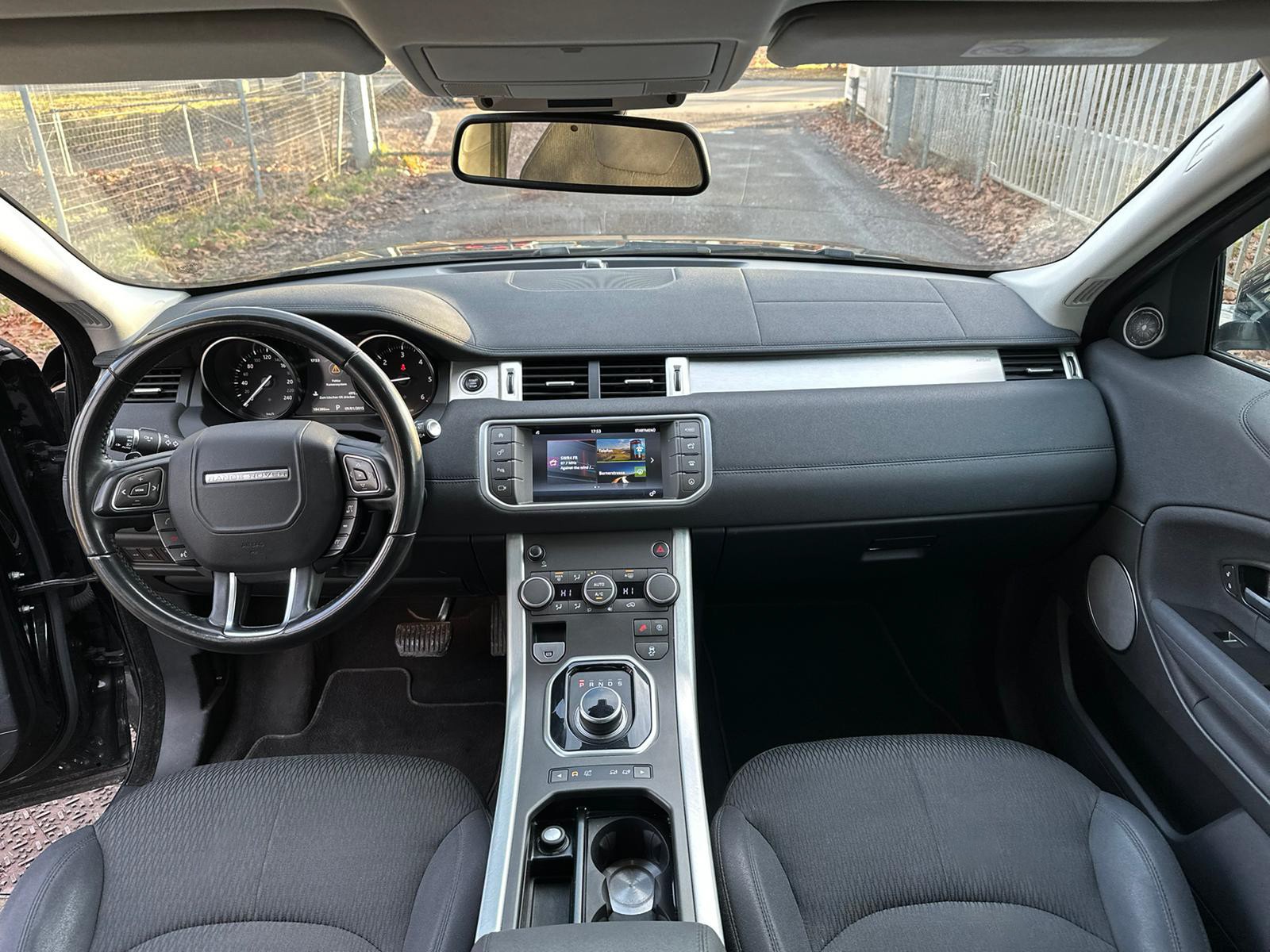 LAND ROVER Range Rover Evoque 2.0 TD4 SE Dynamic AT9-image-10