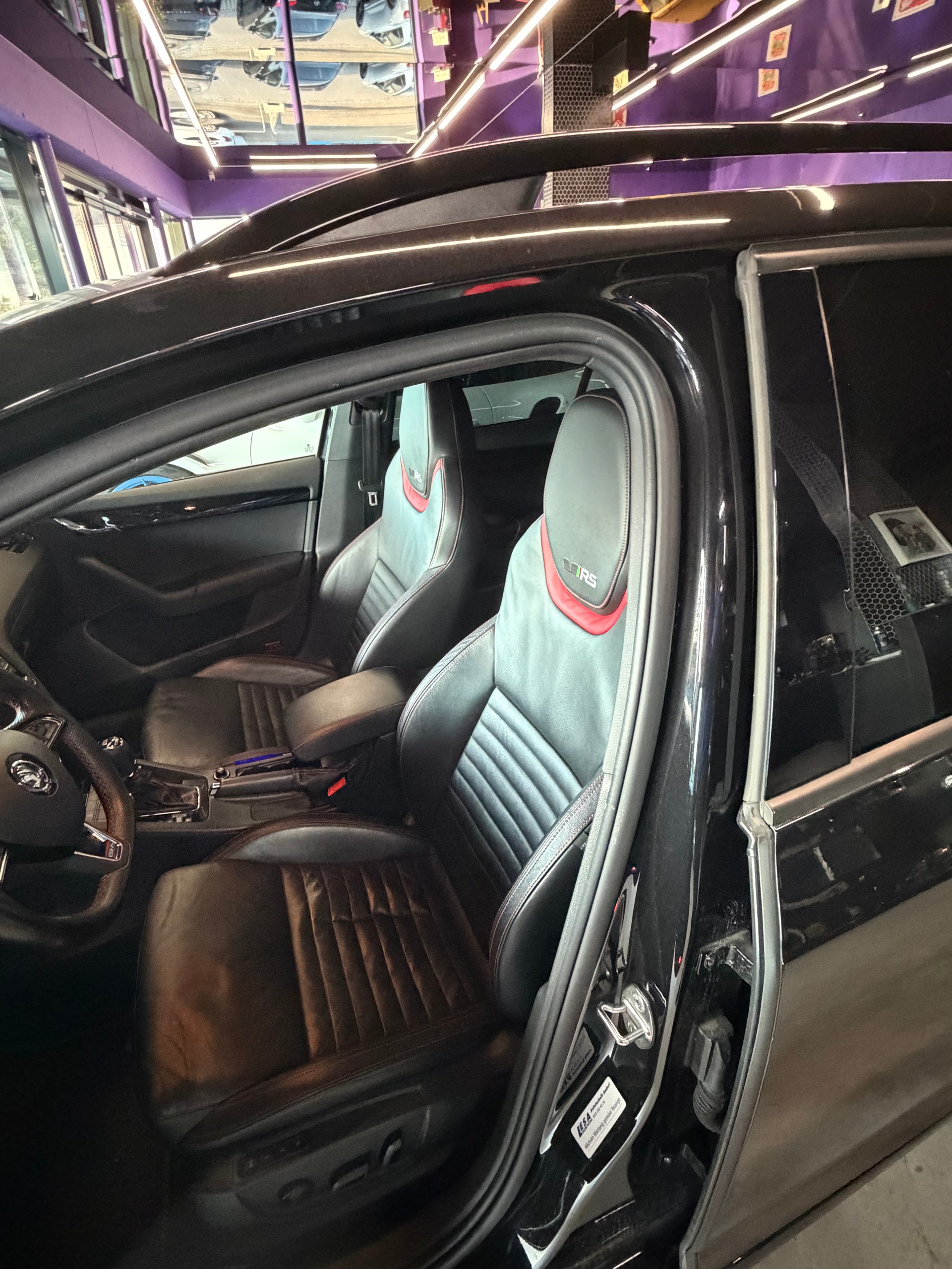 SKODA Octavia Combi 2.0 TSI RS 230 DSG-image-8