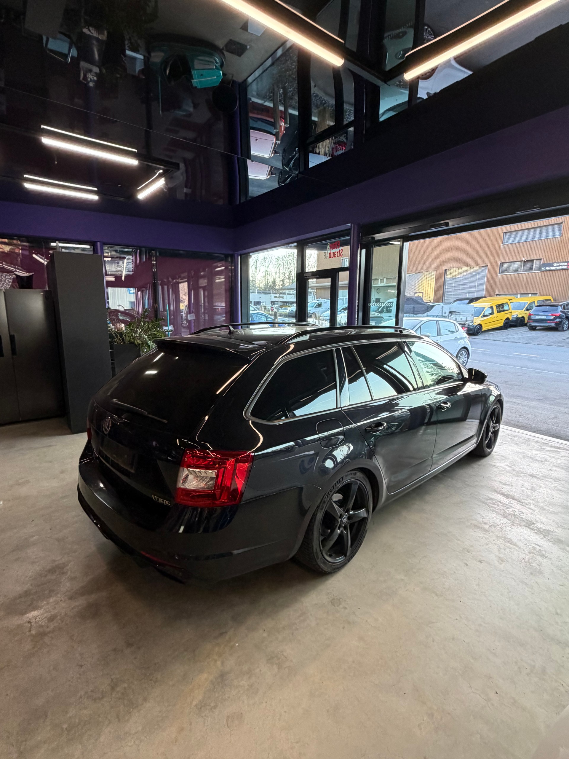 SKODA Octavia Combi 2.0 TSI RS 230 DSG-image-1