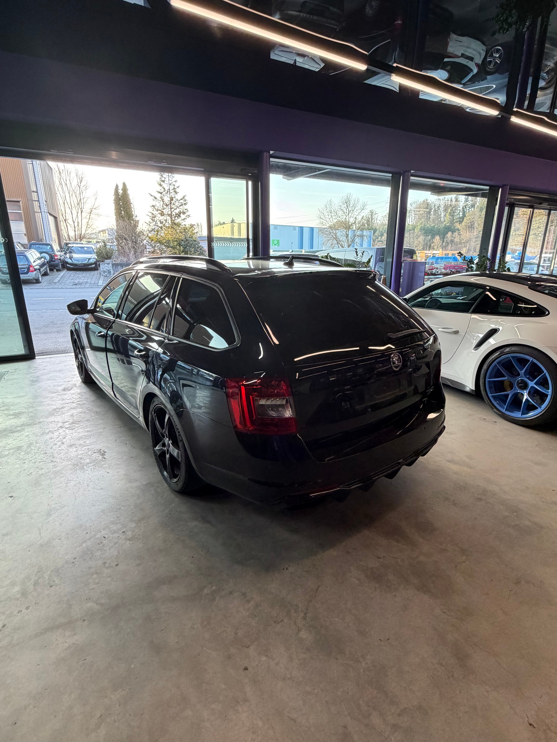 SKODA Octavia Combi 2.0 TSI RS 230 DSG-image-2