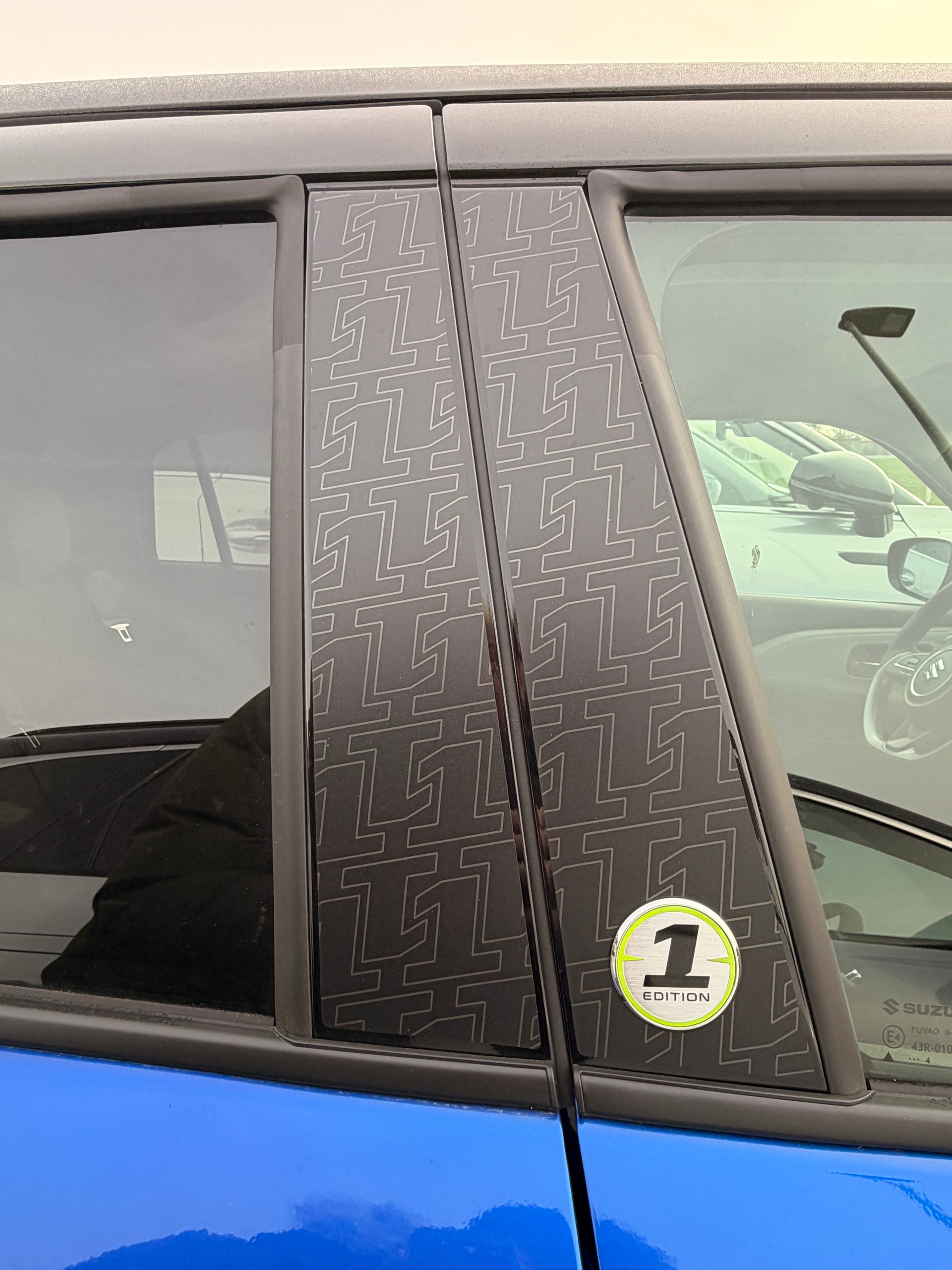 SUZUKI Swift 1.2 1st Edition Hybrid 4x4-image-9