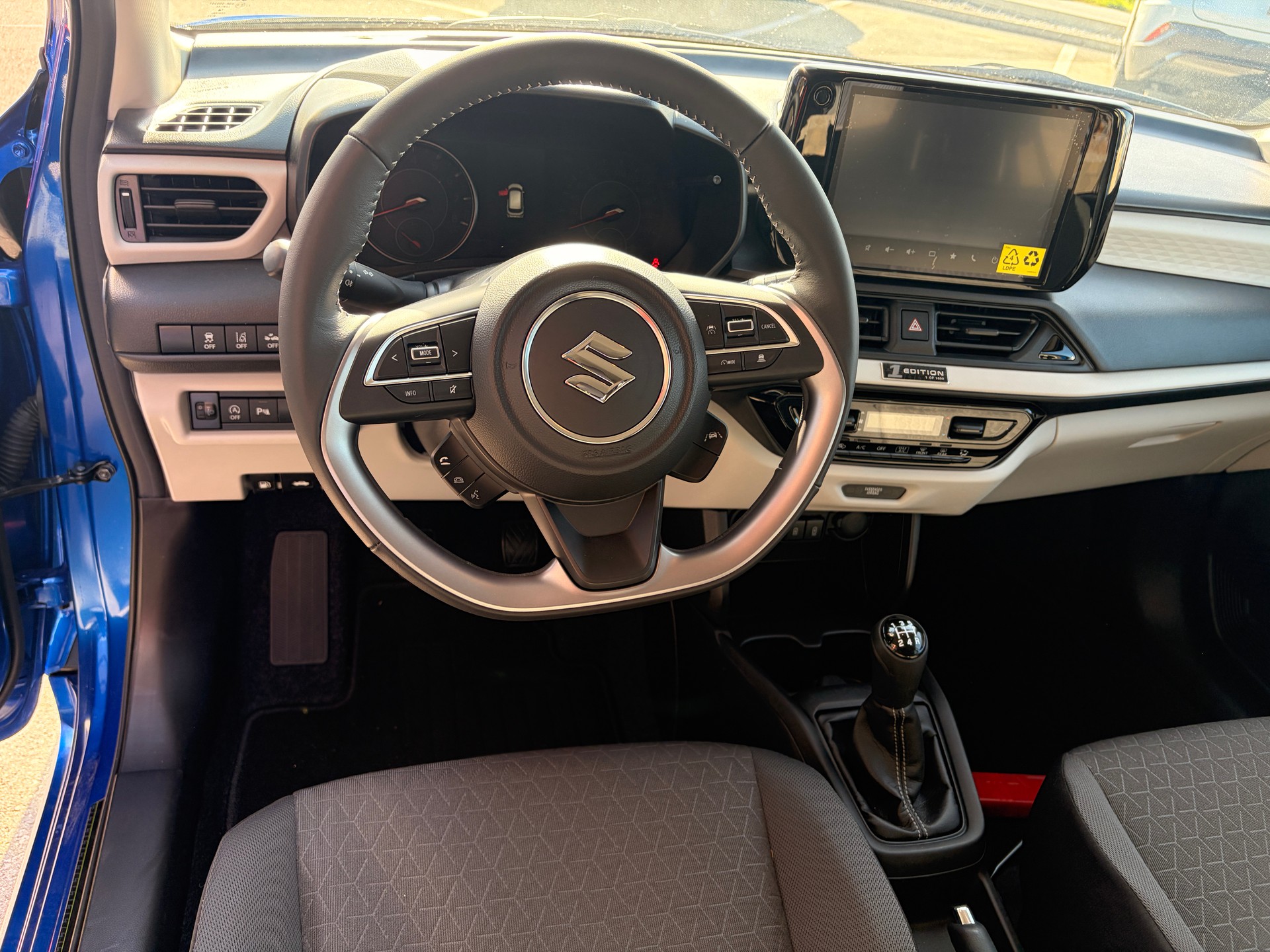 SUZUKI Swift 1.2 1st Edition Hybrid 4x4-image-7