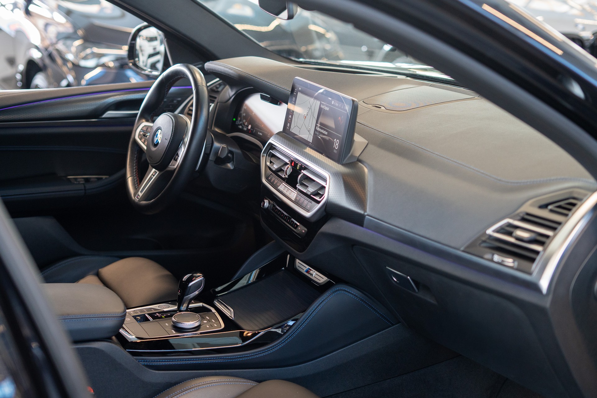 BMW X4 M40d / 360°Kamera / HeadUp / Anhängerkupplung-image-16