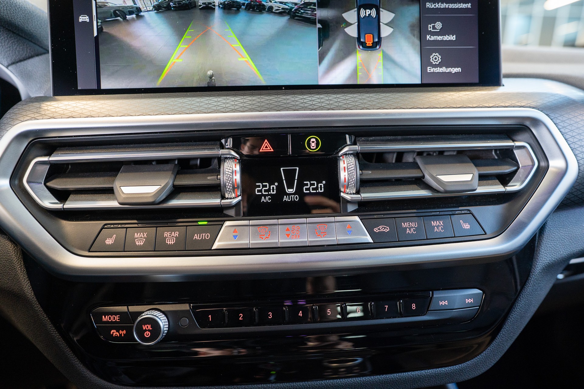 BMW X4 M40d / 360°Kamera / HeadUp / Anhängerkupplung-image-24