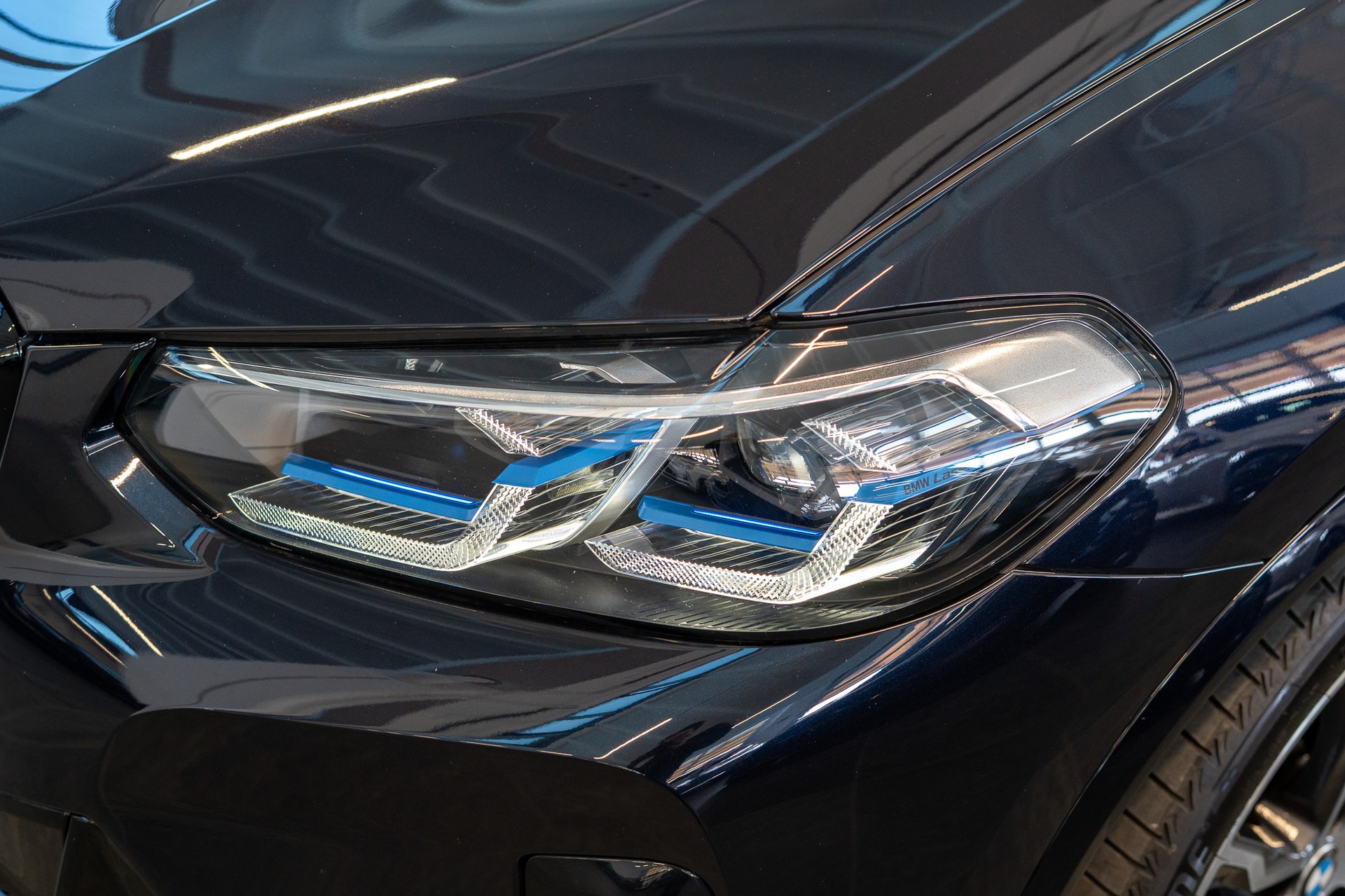 BMW X4 M40d / 360°Kamera / HeadUp / Anhängerkupplung-image-25