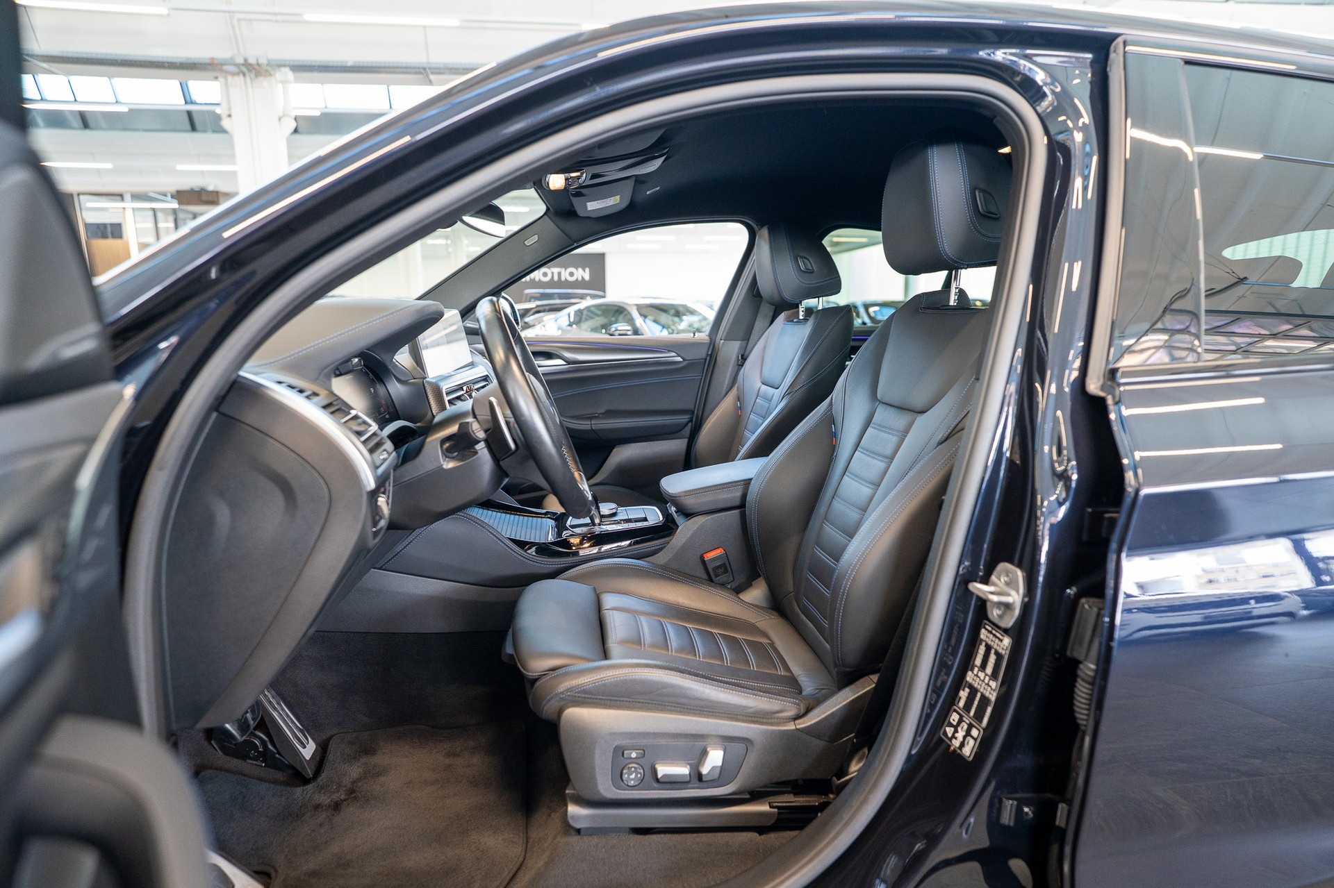 BMW X4 M40d / 360°Kamera / HeadUp / Anhängerkupplung-image-9