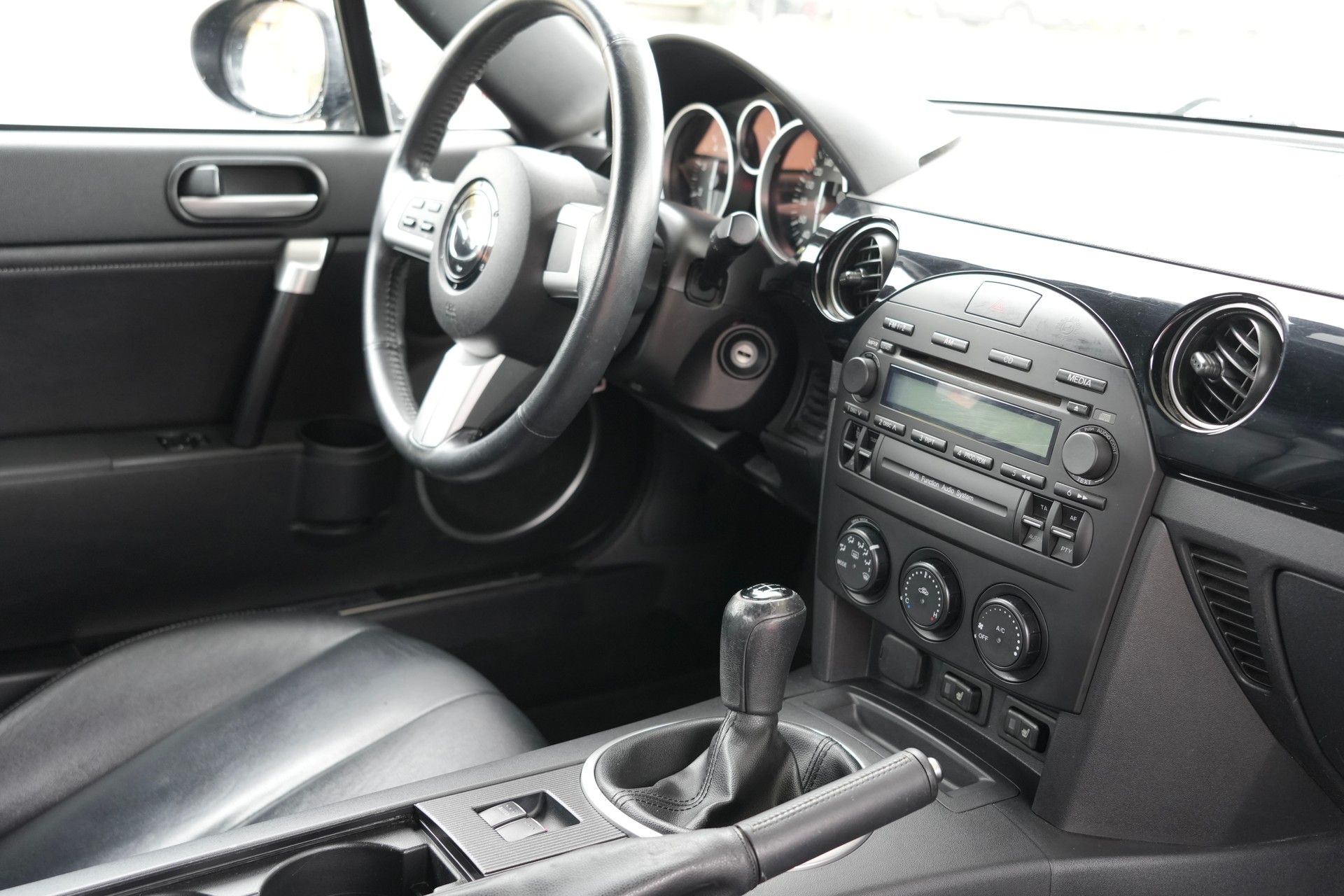 MAZDA MX-5 1.8i 16V Confort-image-13
