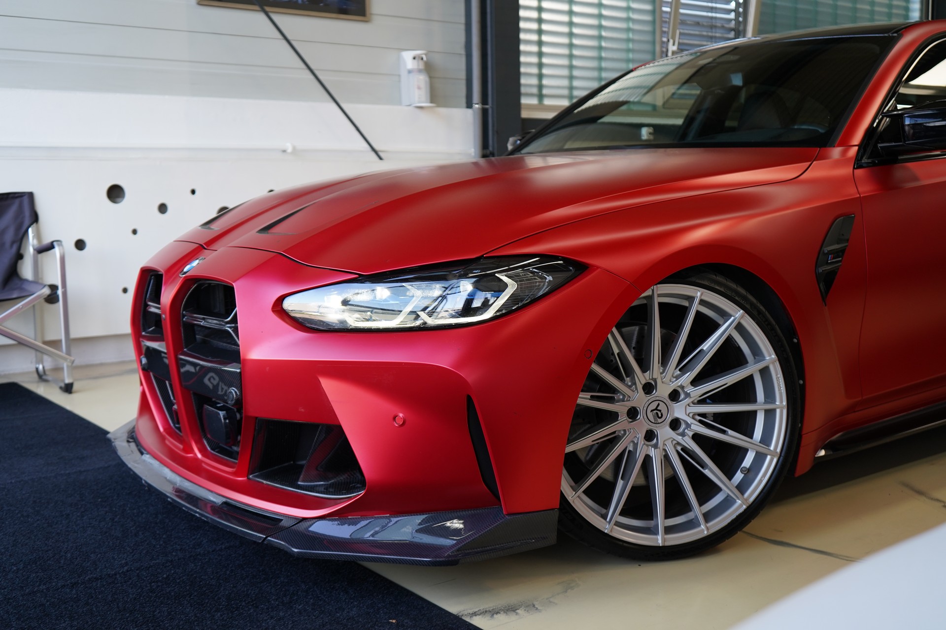 BMW M3 Competition-showroom-element-3