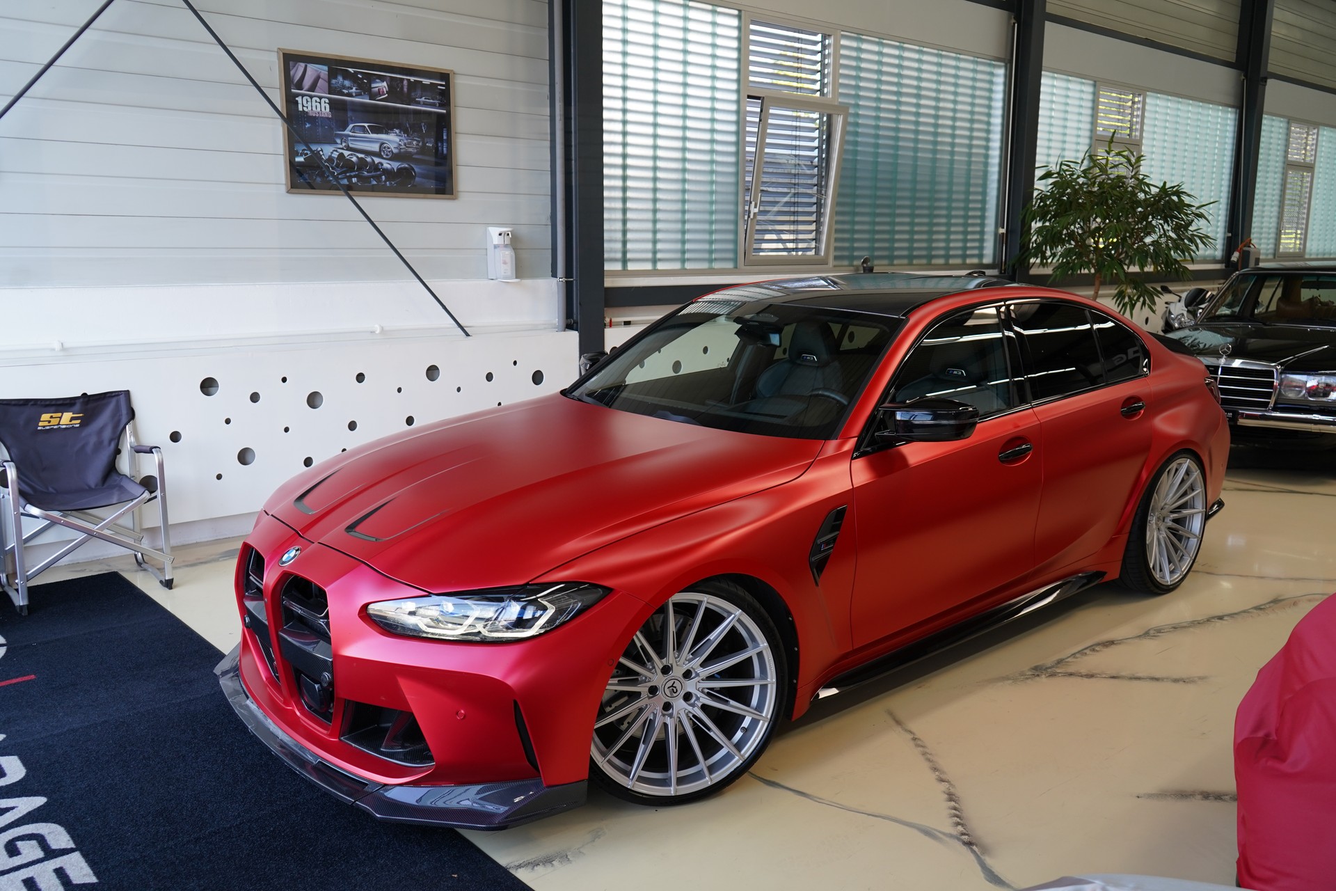 BMW M3 Competition-showroom-element-2