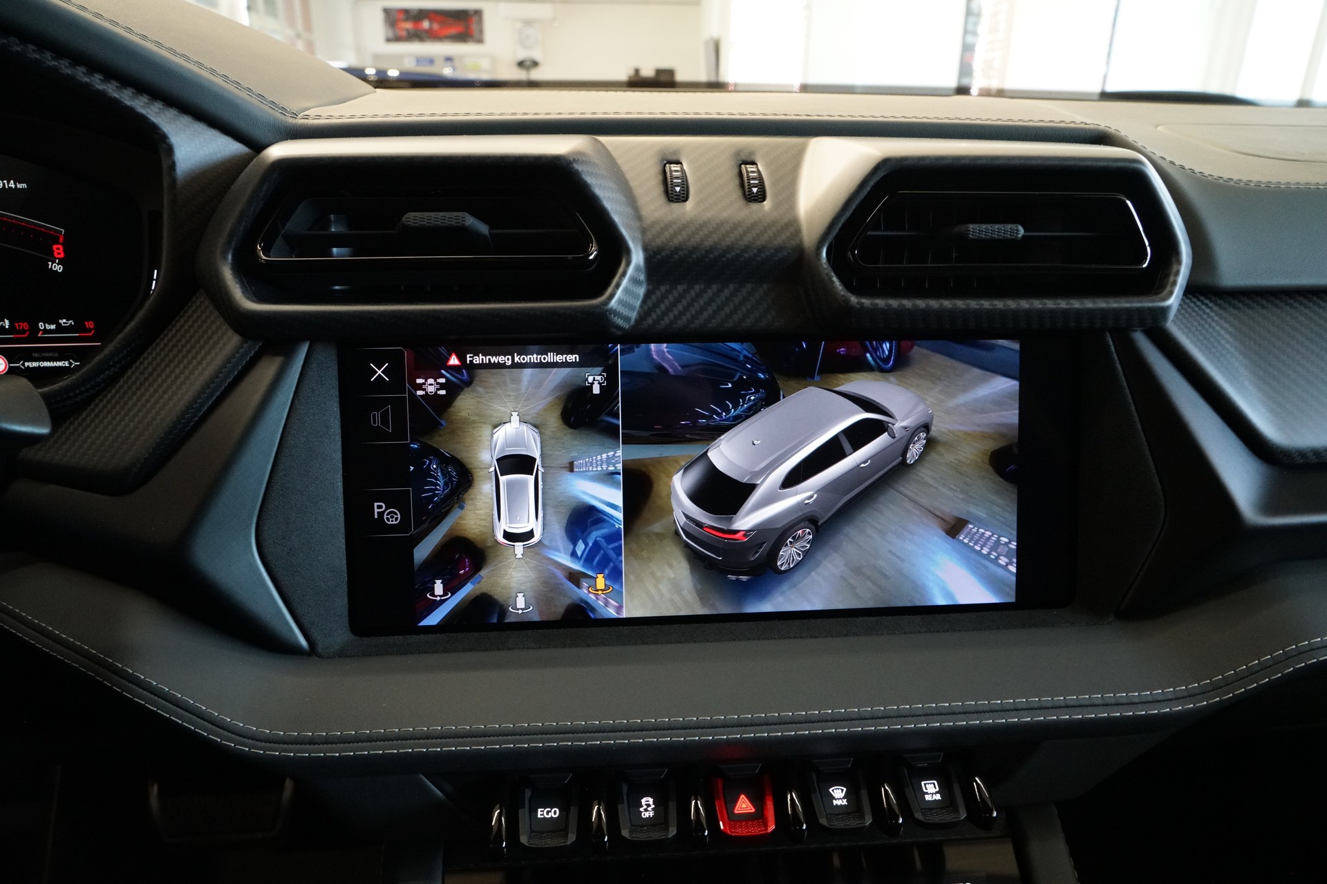 LAMBORGHINI Urus SE-image-16