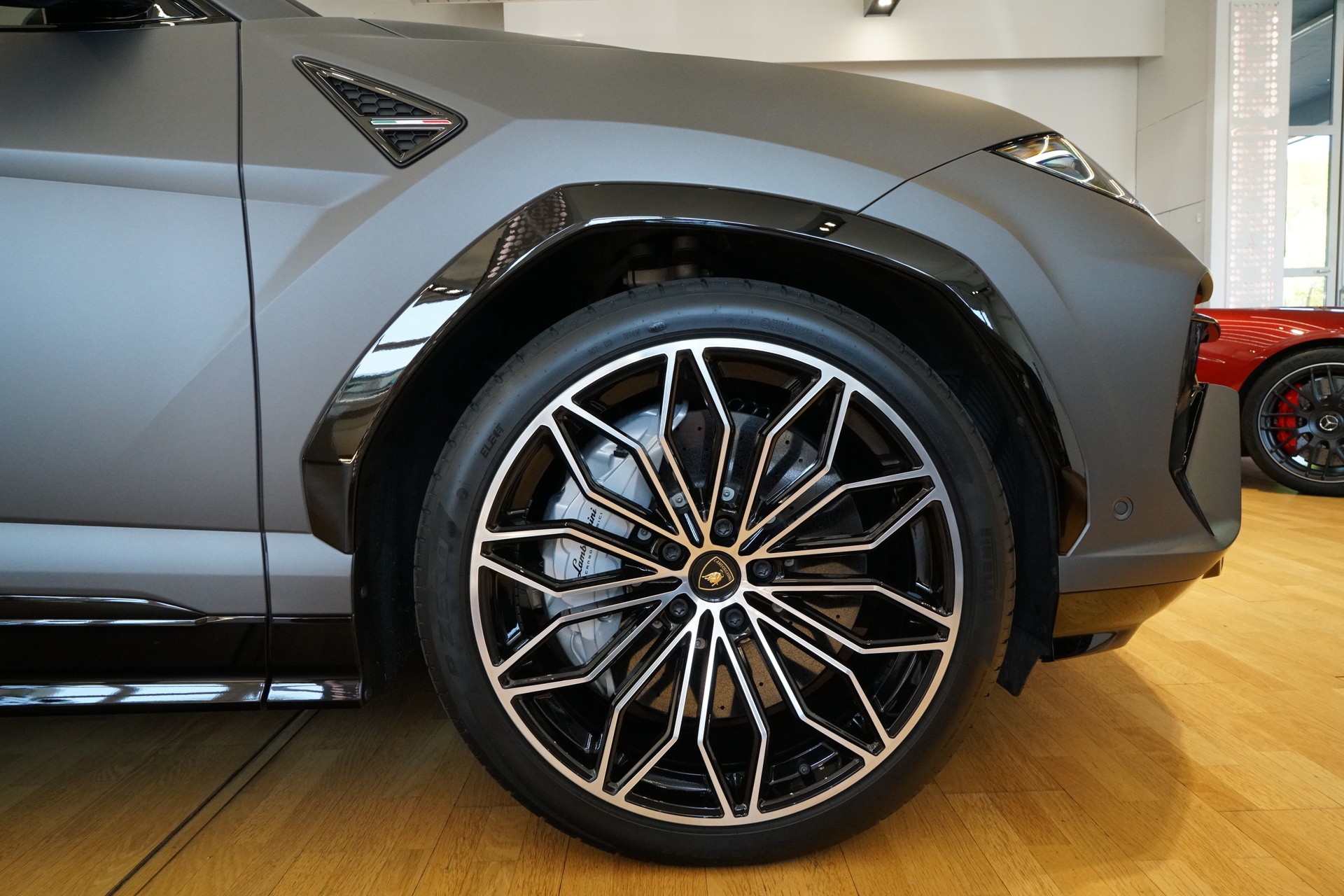 LAMBORGHINI Urus SE-image-3