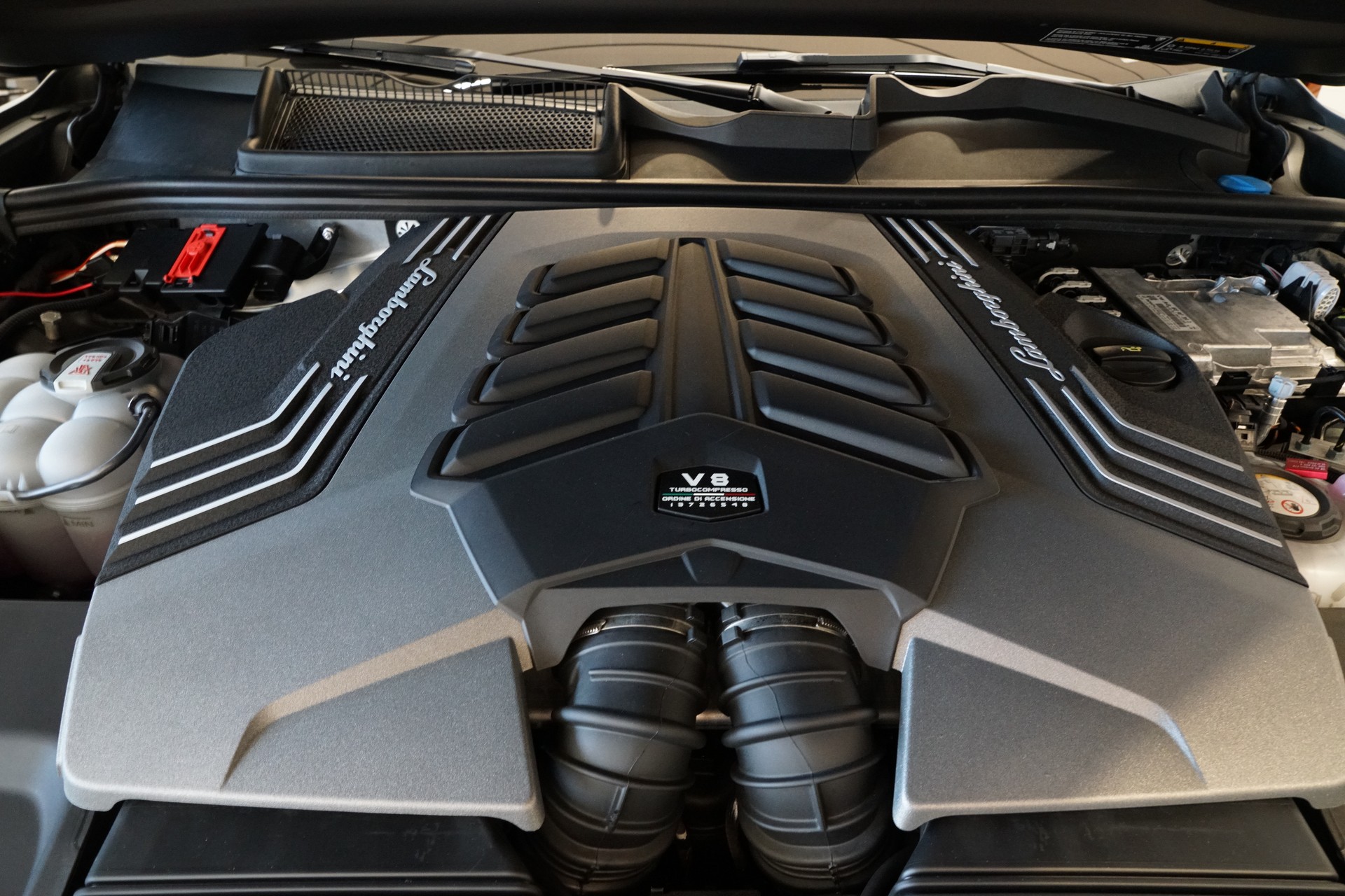 LAMBORGHINI Urus SE-image-10