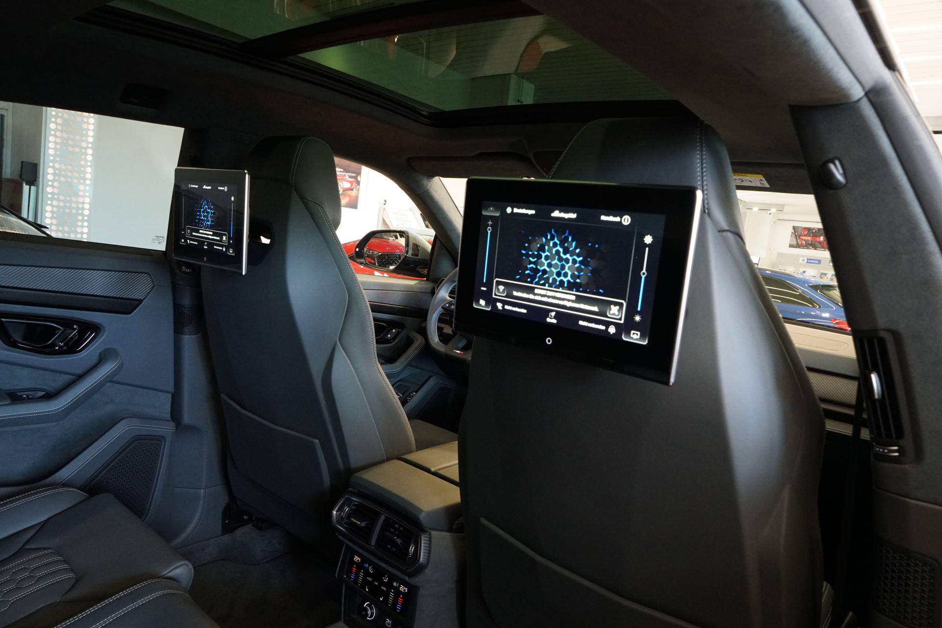 LAMBORGHINI Urus SE-image-19