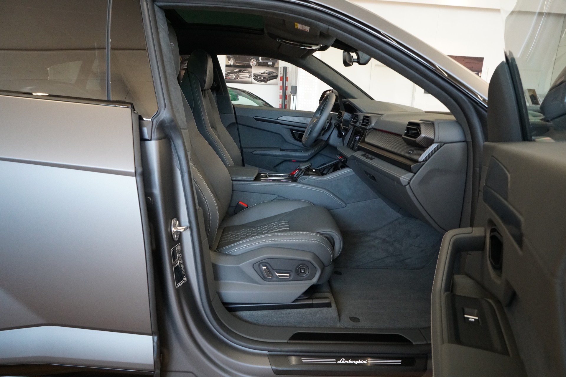 LAMBORGHINI Urus SE-image-24