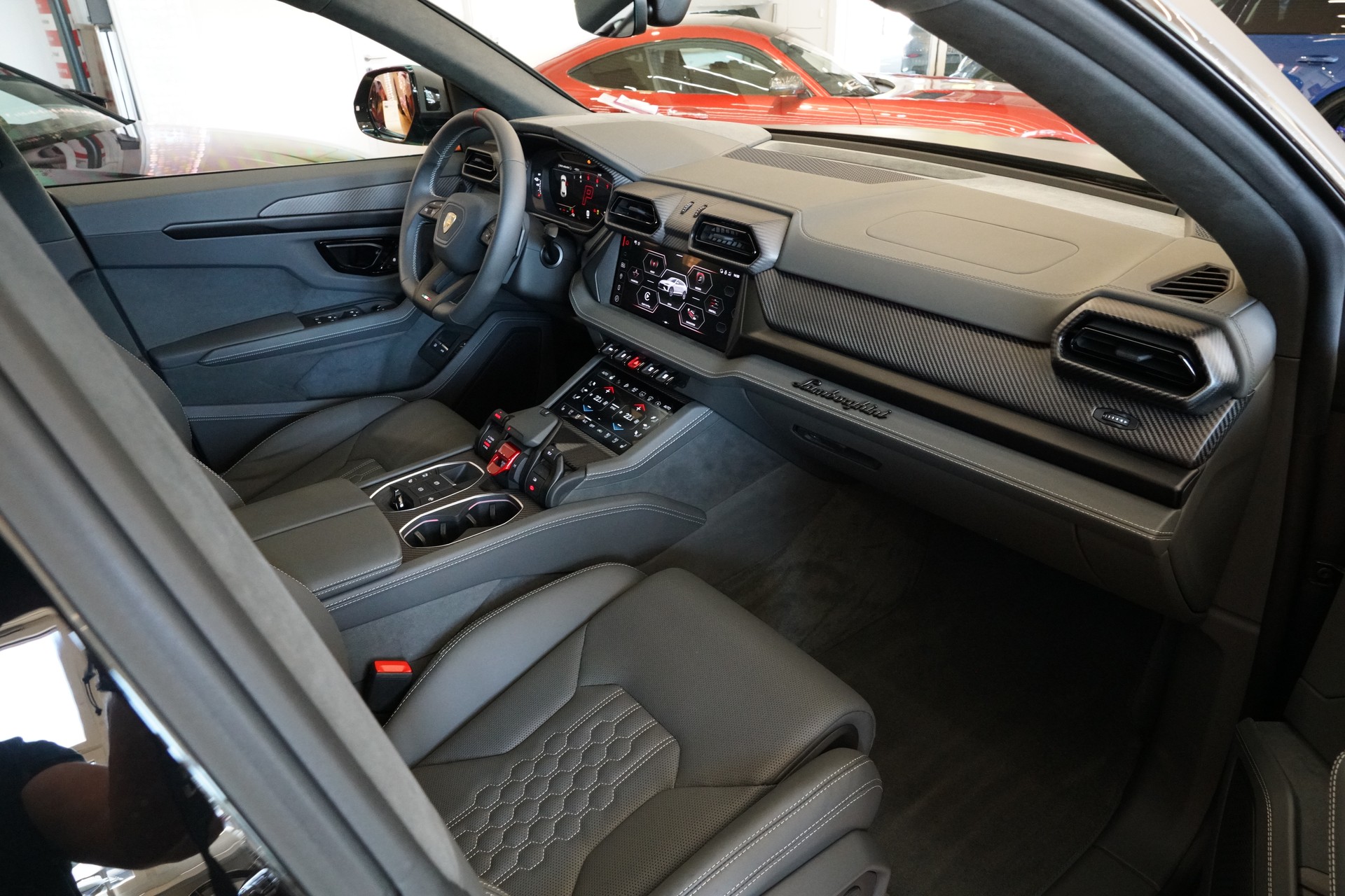 LAMBORGHINI Urus SE-image-13