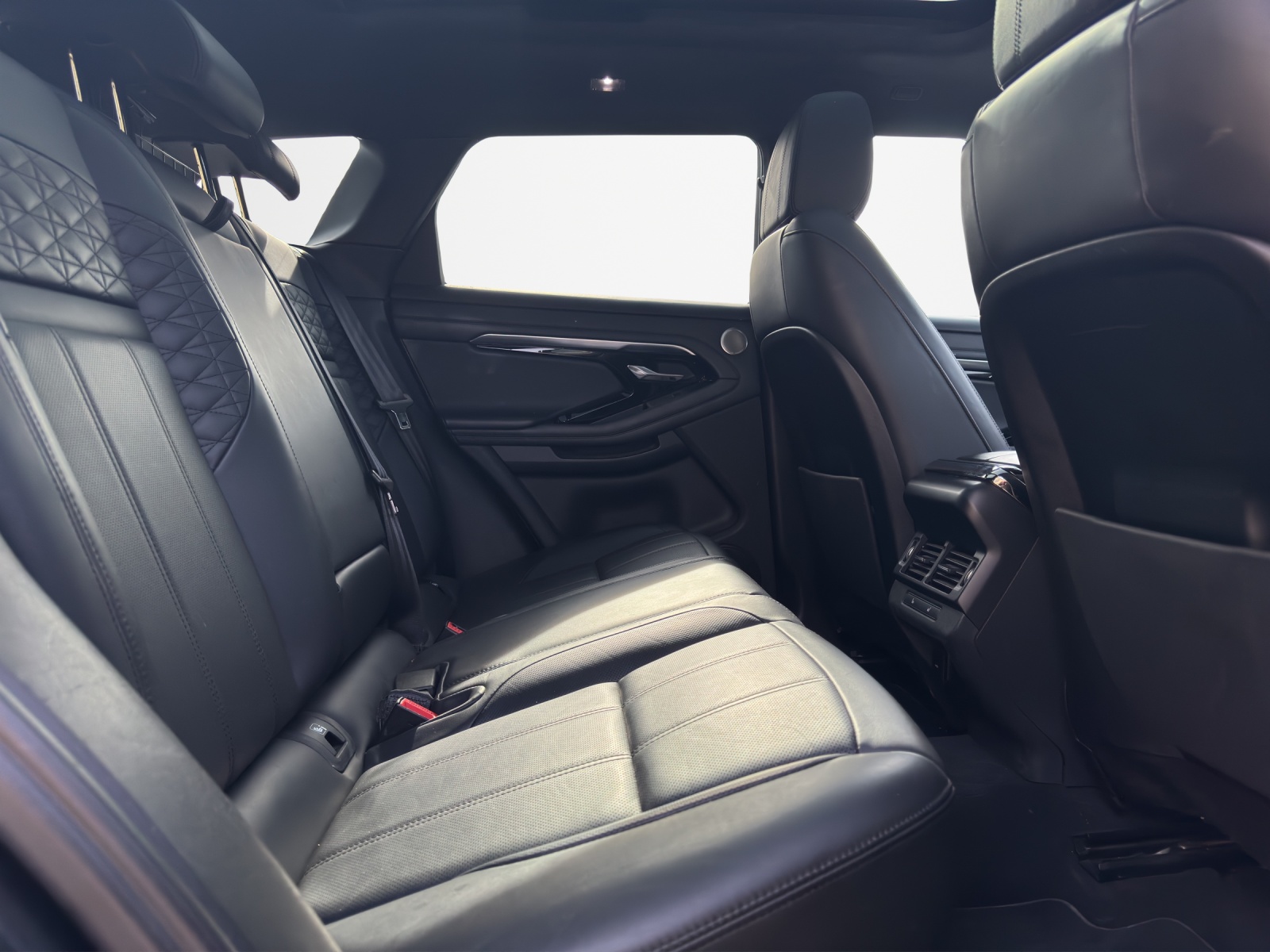 LAND ROVER Range Rover Evoque R-Dynamic P 300e AB AT8-image-14