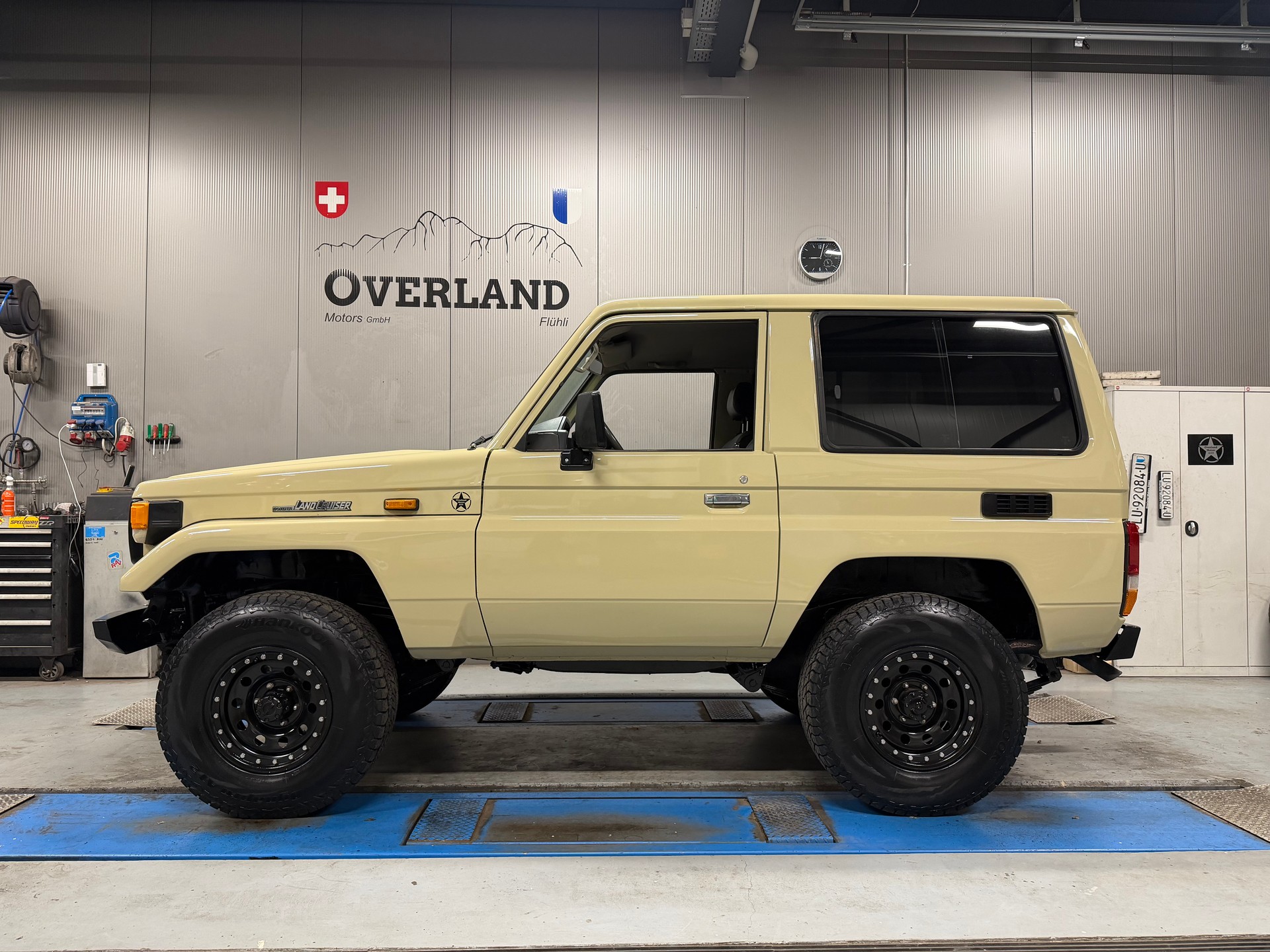 TOYOTA Land Cruiser 400 HdT 4.2 D-showroom-element-1