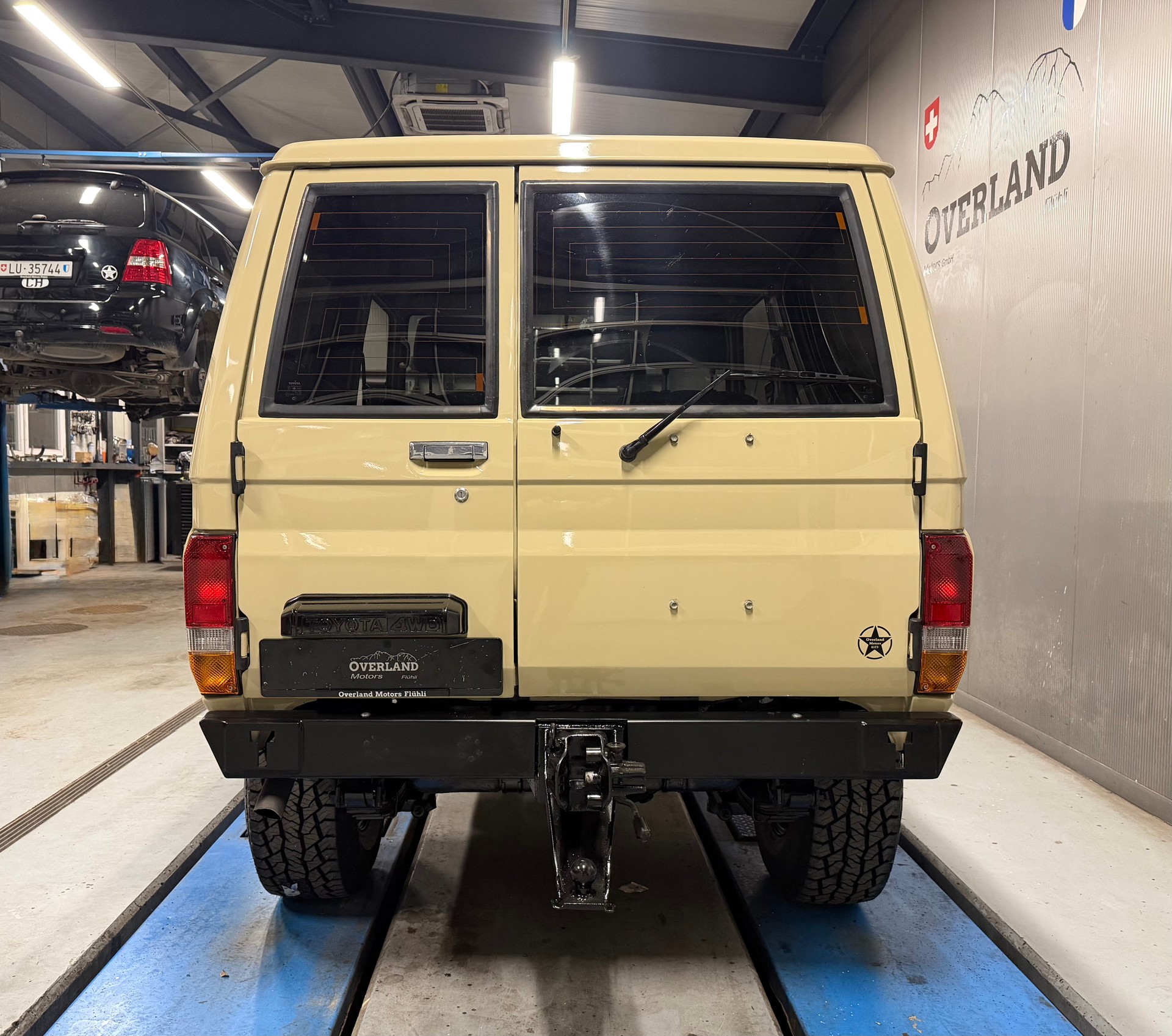 TOYOTA Land Cruiser 400 HdT 4.2 D-showroom-element-3