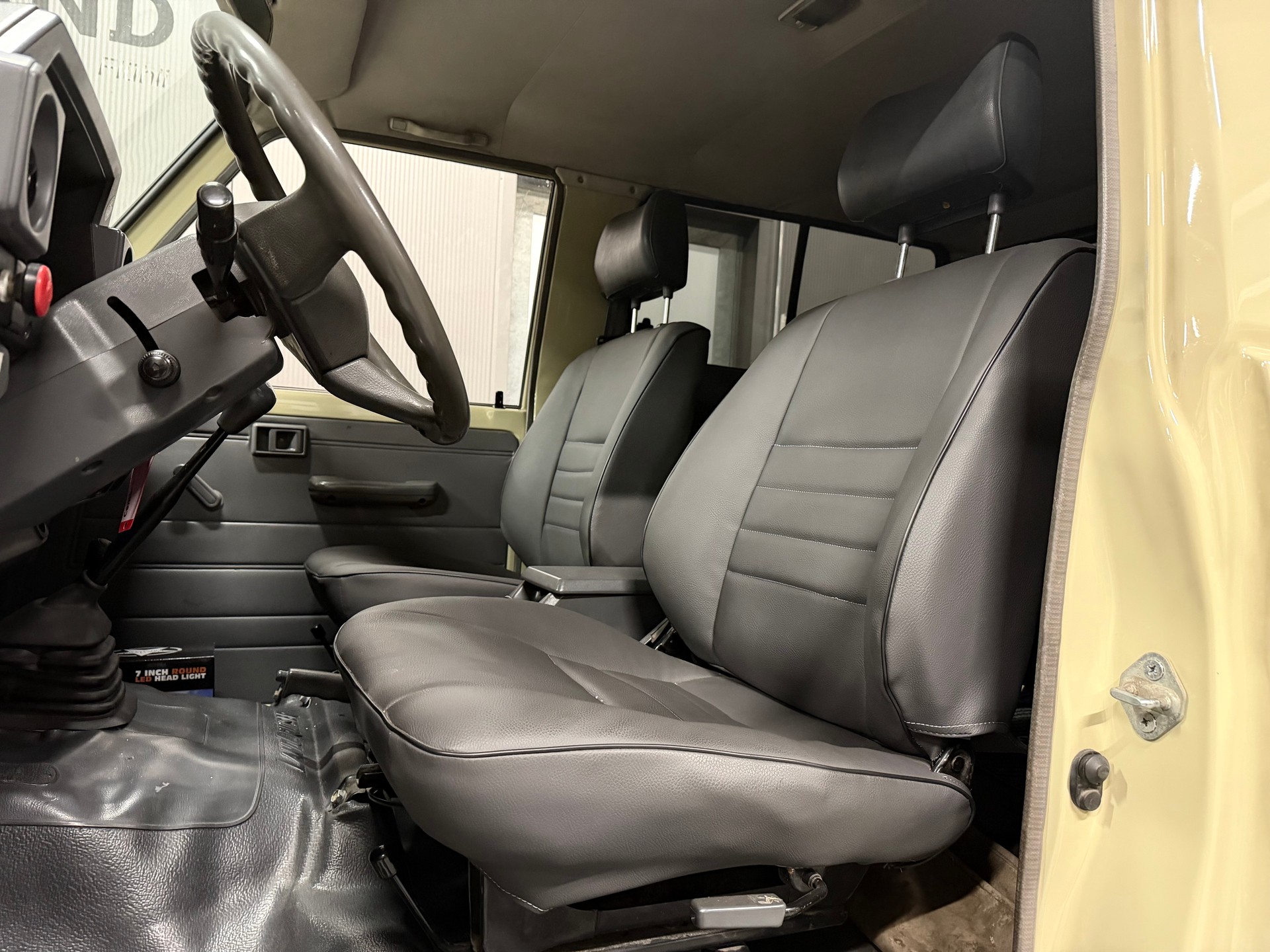 TOYOTA Land Cruiser 400 HdT 4.2 D-image-11