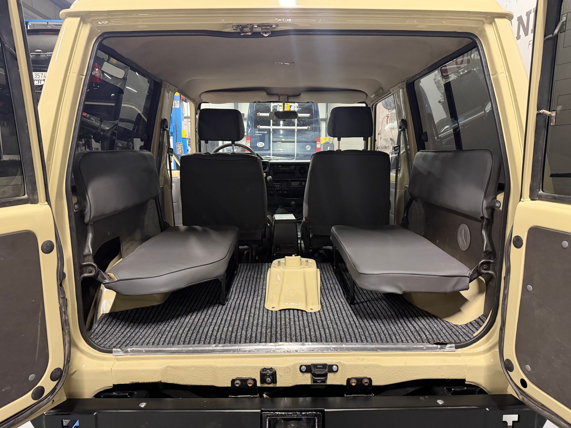 TOYOTA Land Cruiser 400 HdT 4.2 D-image-4