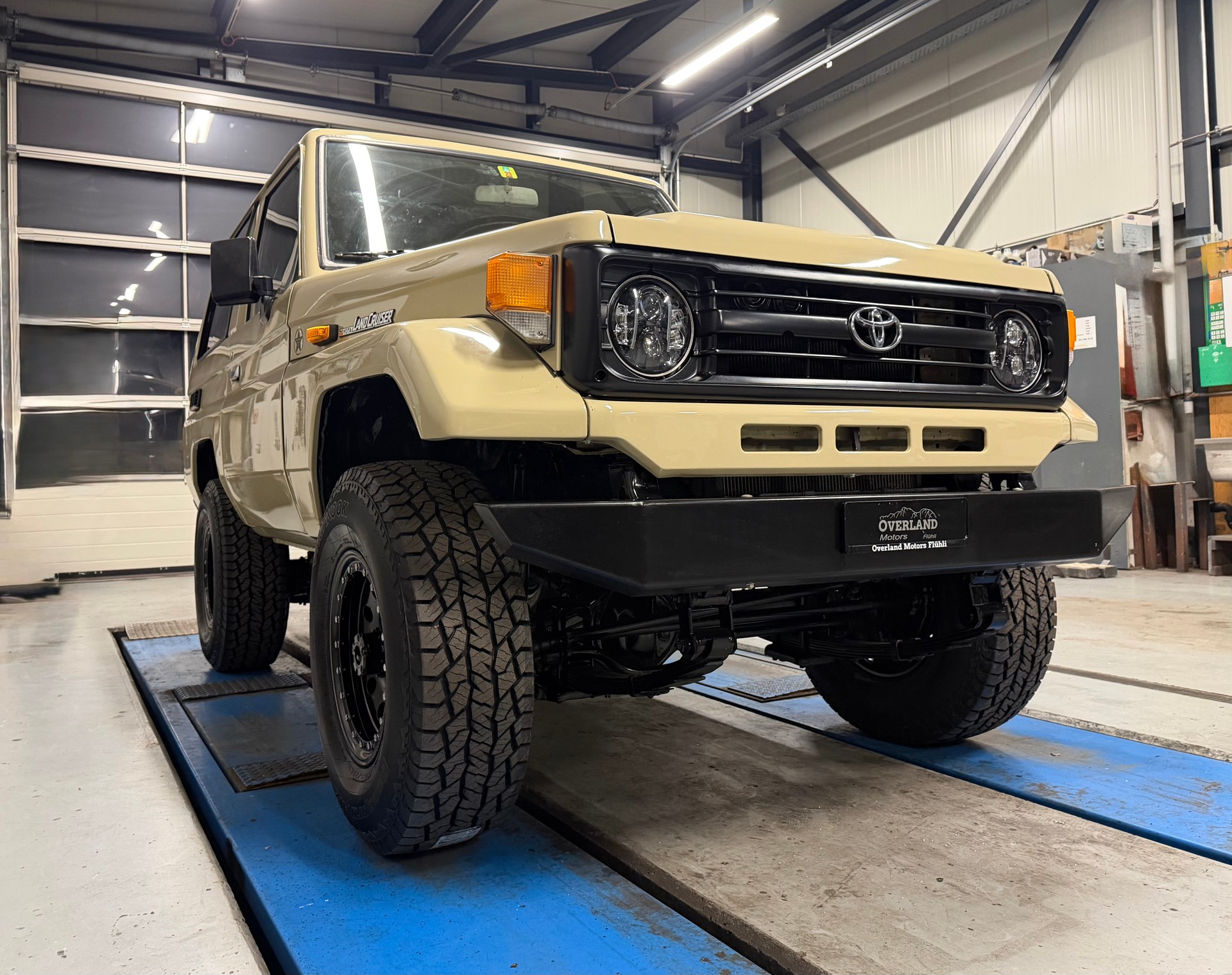 TOYOTA Land Cruiser 400 HdT 4.2 D-image-6
