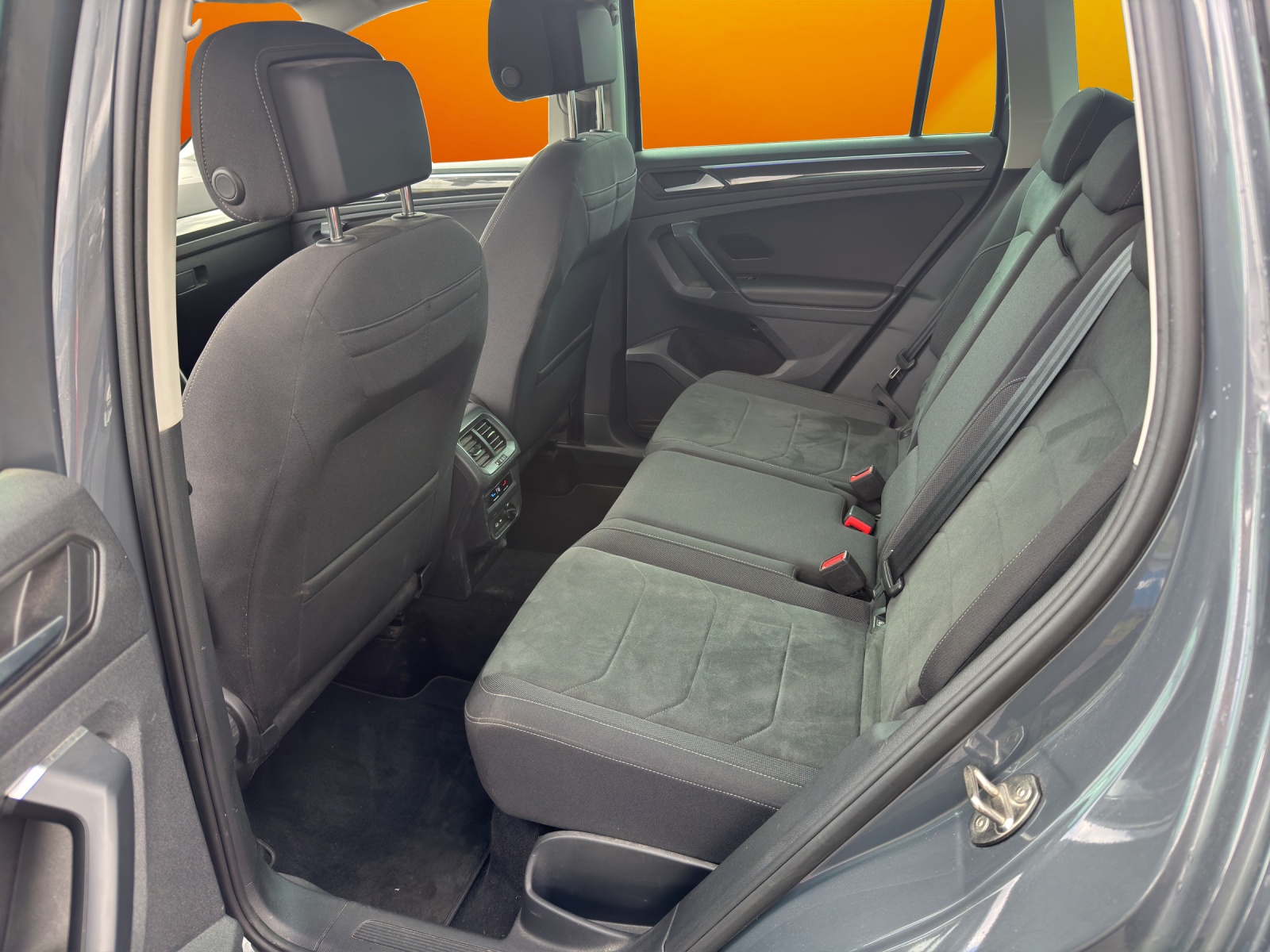 VW Tiguan 2.0 TDI SCR Elegance 4Motion DSG *** Garantie 5 ans / 150'000 Km ***-image-11