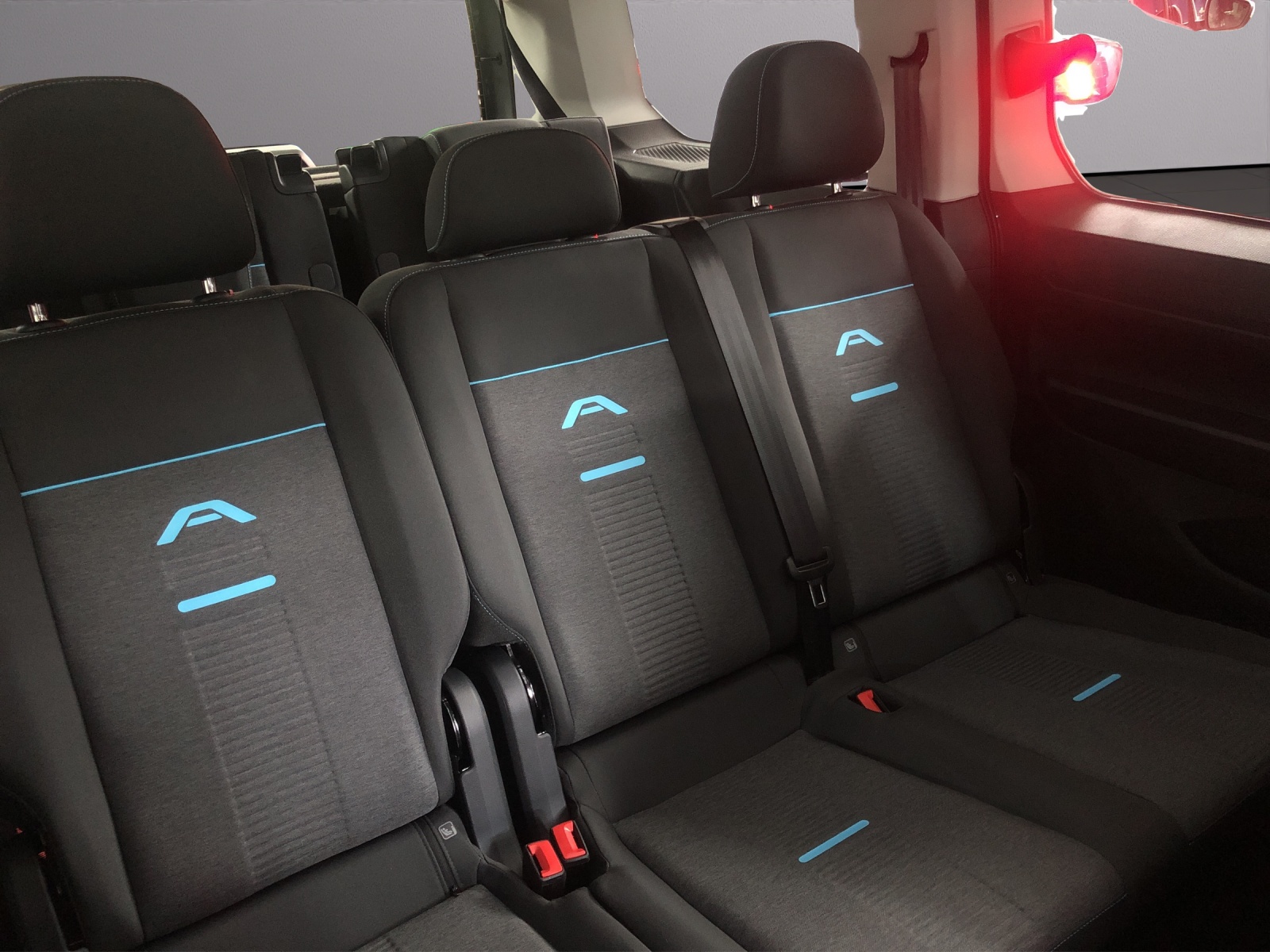 FORD TOURNEO CONNECT Grand 1.5 EcoB-image-12