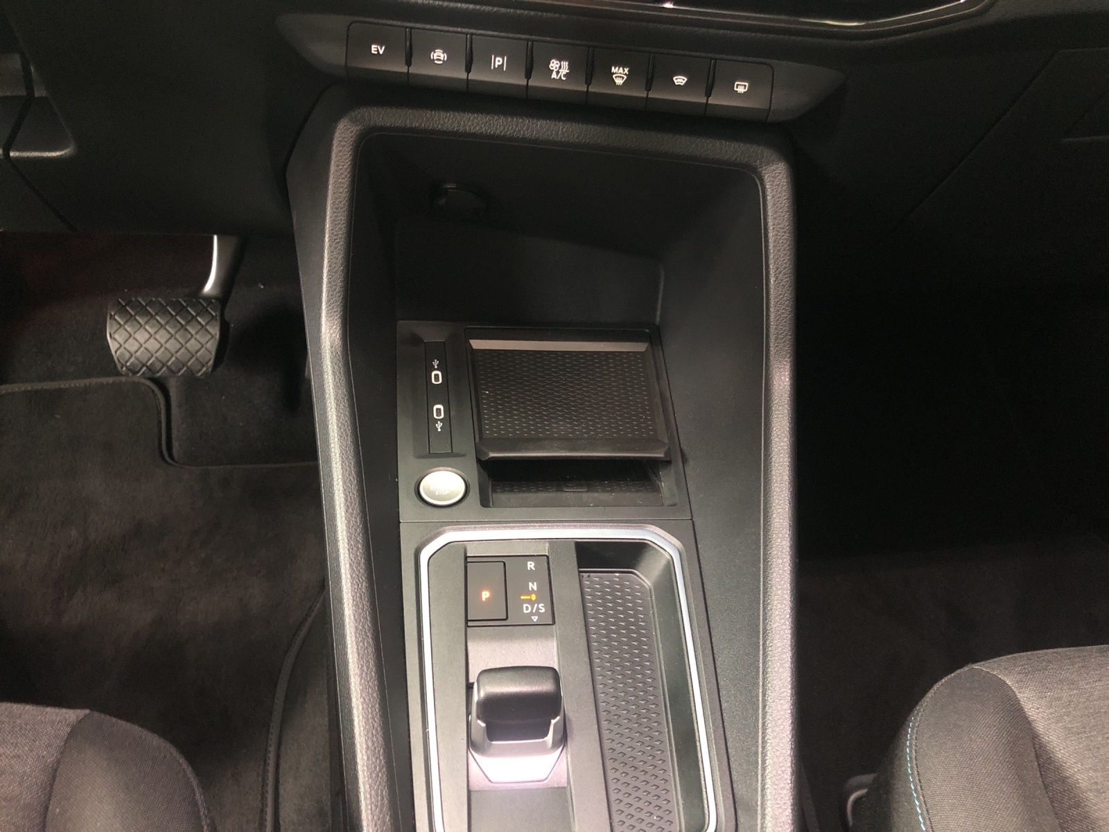 FORD TOURNEO CONNECT Grand 1.5 EcoB-image-9